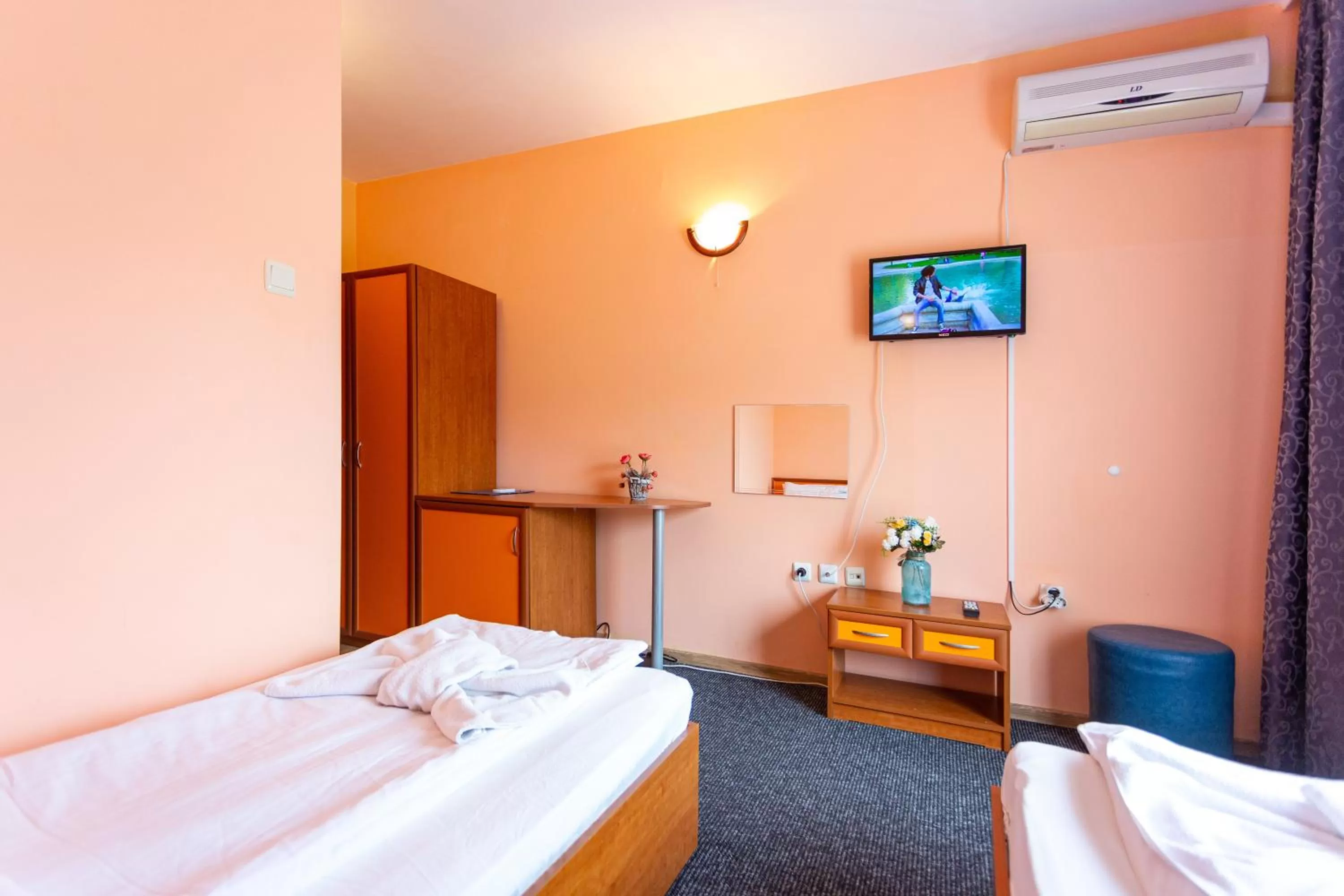 Bed in Family Hotel Jemelly