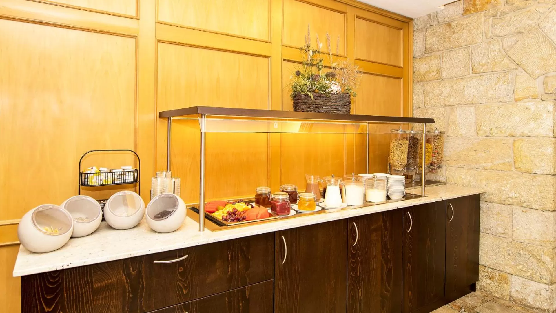 Breakfast, Kitchen/Kitchenette in Hotel Zur Post