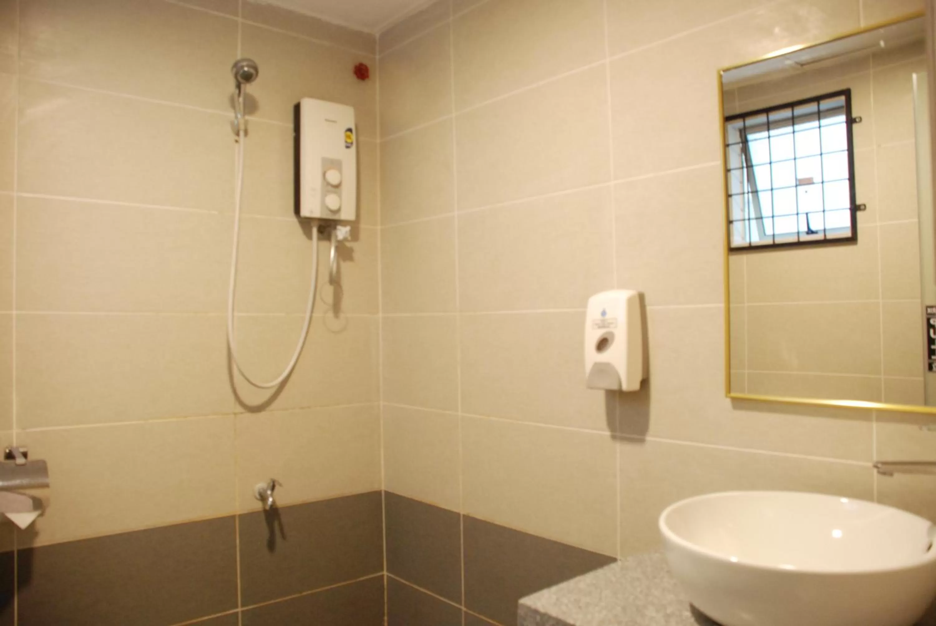 Shower in Promenade Service Apartment