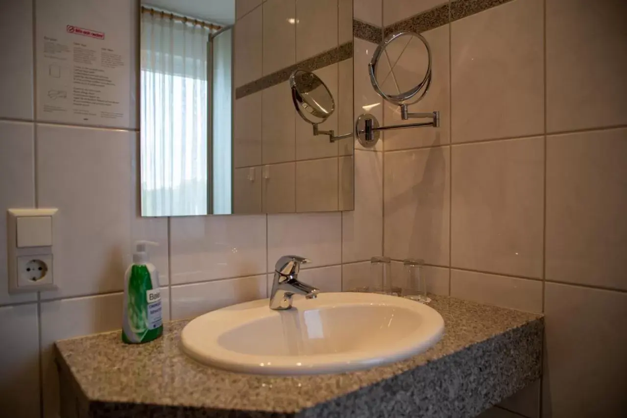 Double or Twin Room with Bathroom in Hotel Waldfrieden Double or Twin Room with Bathroom in Hotel Waldfrieden