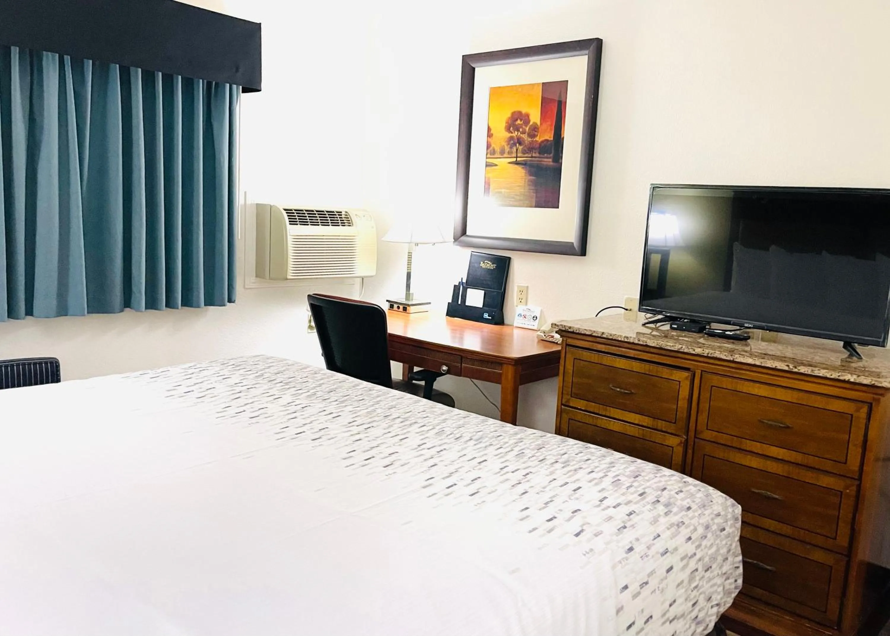 Bed in Baymont by Wyndham Hutchinson