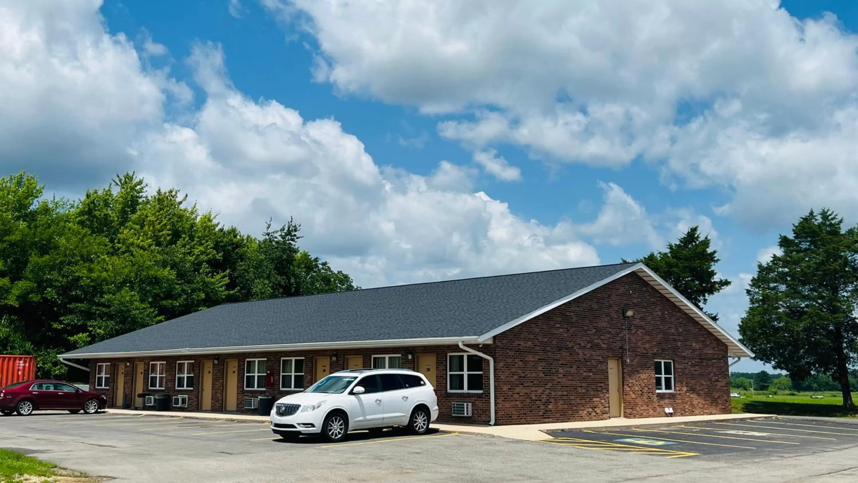 Property building in Country Inn - Licking