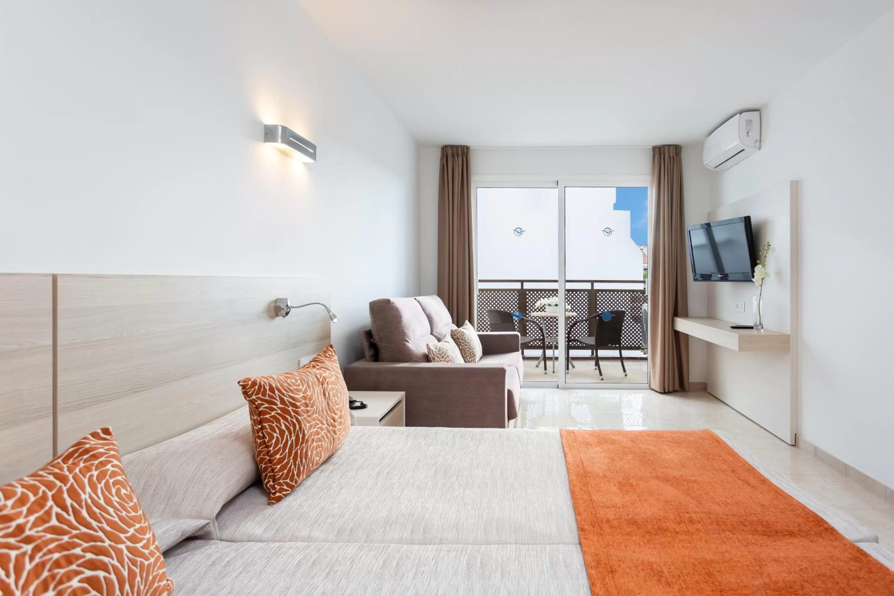 Bedroom, Bed in Globales Tamaimo Tropical