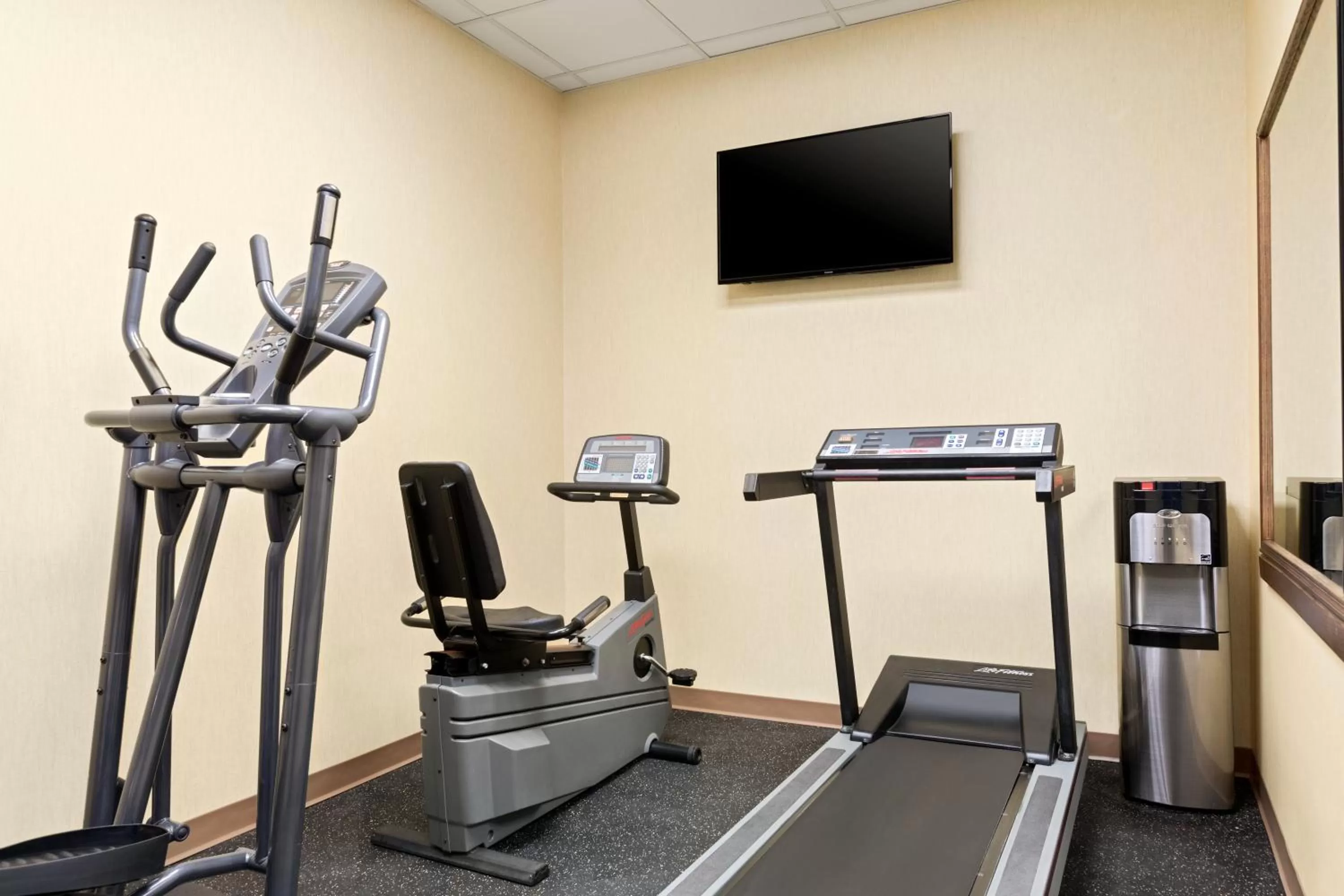 Fitness centre/facilities in Days Inn by Wyndham Edmonton Downtown