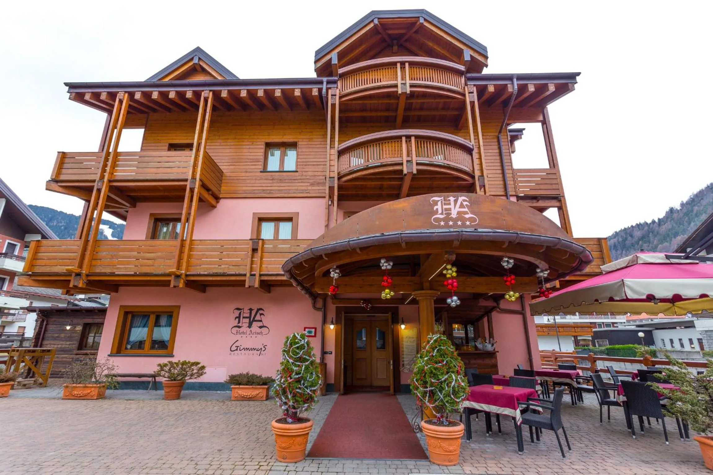 Property building in Hotel Arisch