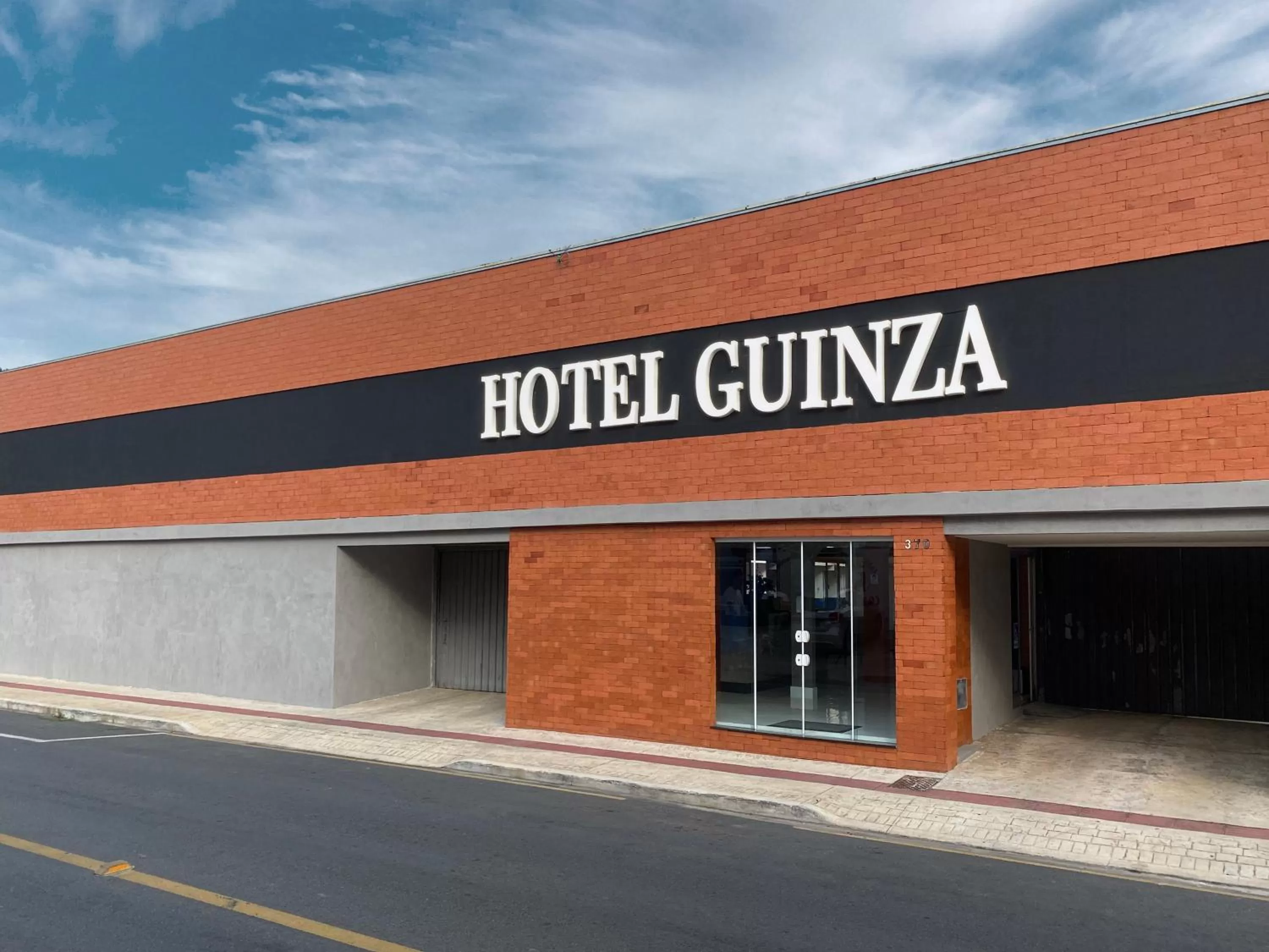 Property building in GUINZA