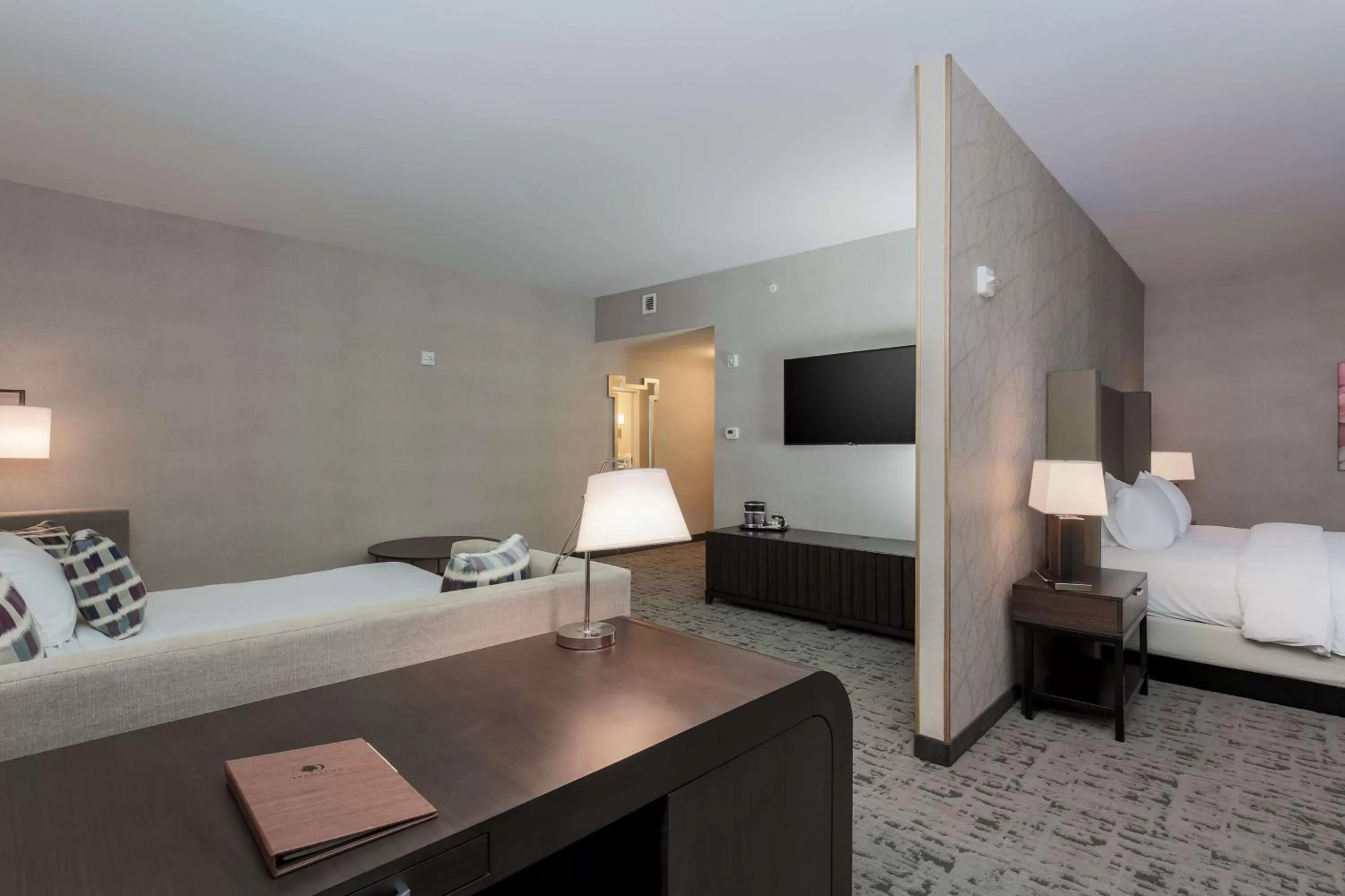 Bedroom, Bed in DoubleTree by Hilton Evansville