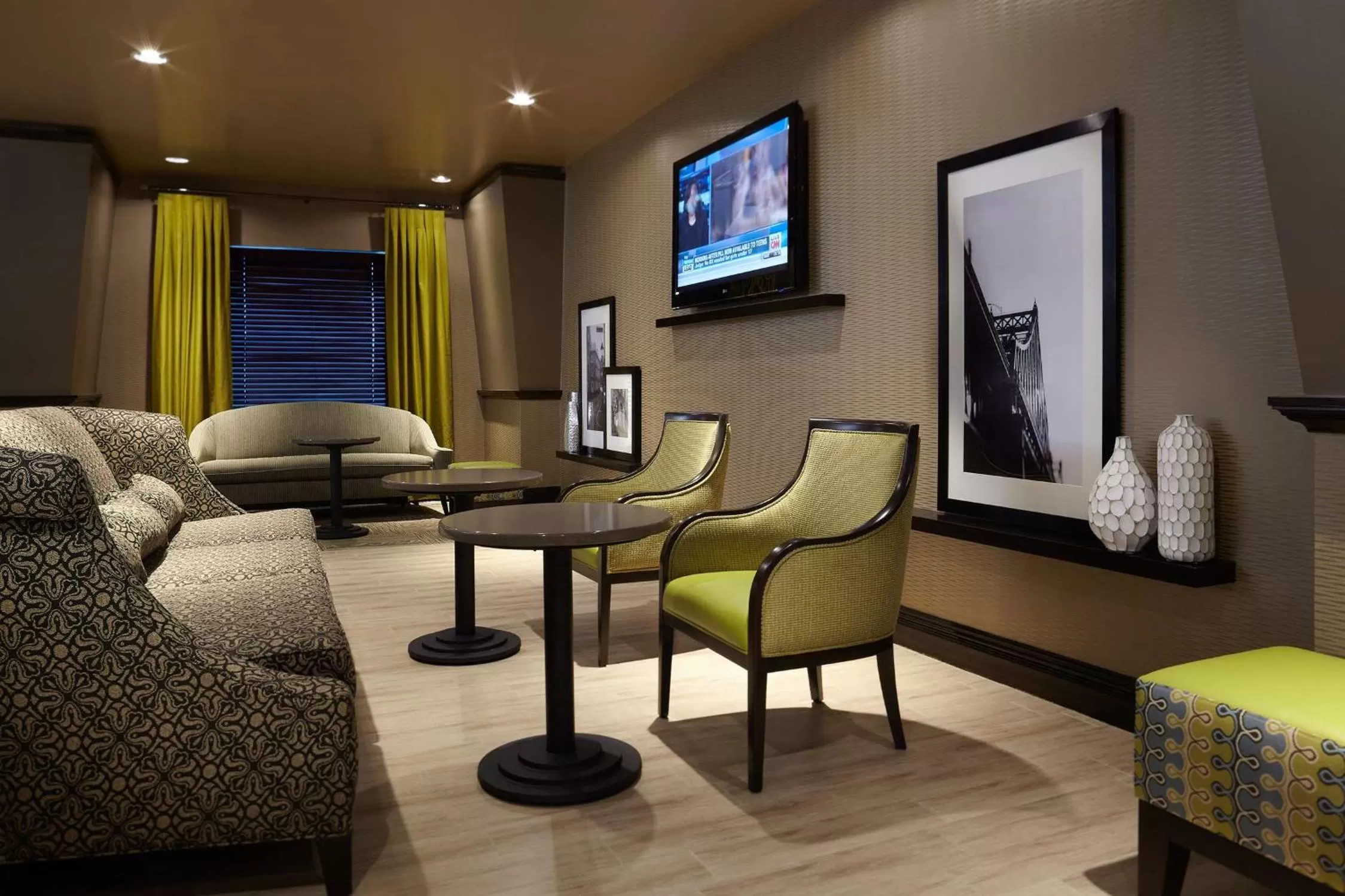 Lobby or reception in Hampton Inn & Suites Montreal-Dorval