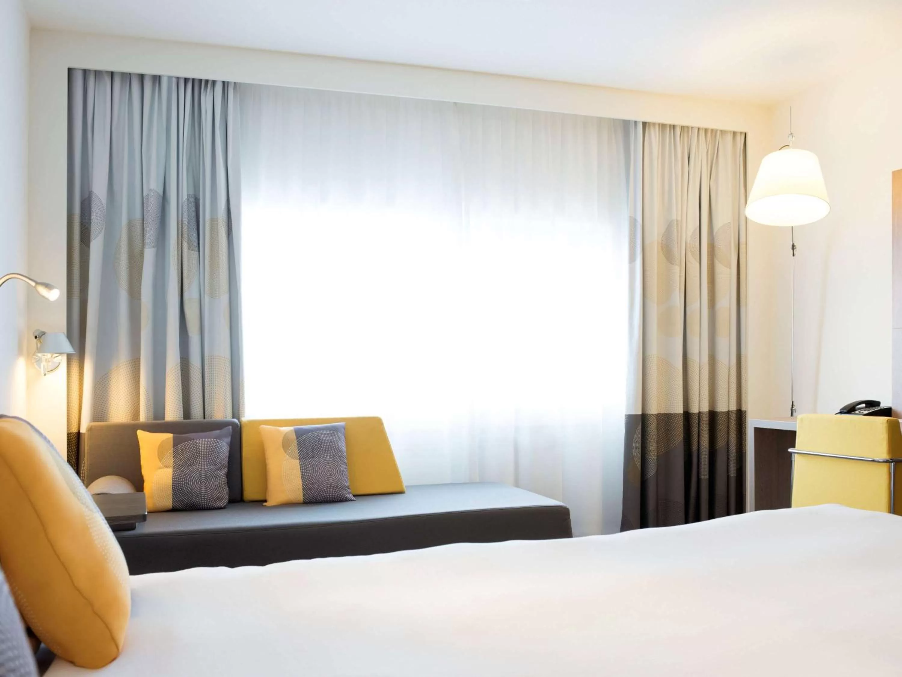 Photo of the whole room, Bed in Novotel Den Haag World Forum