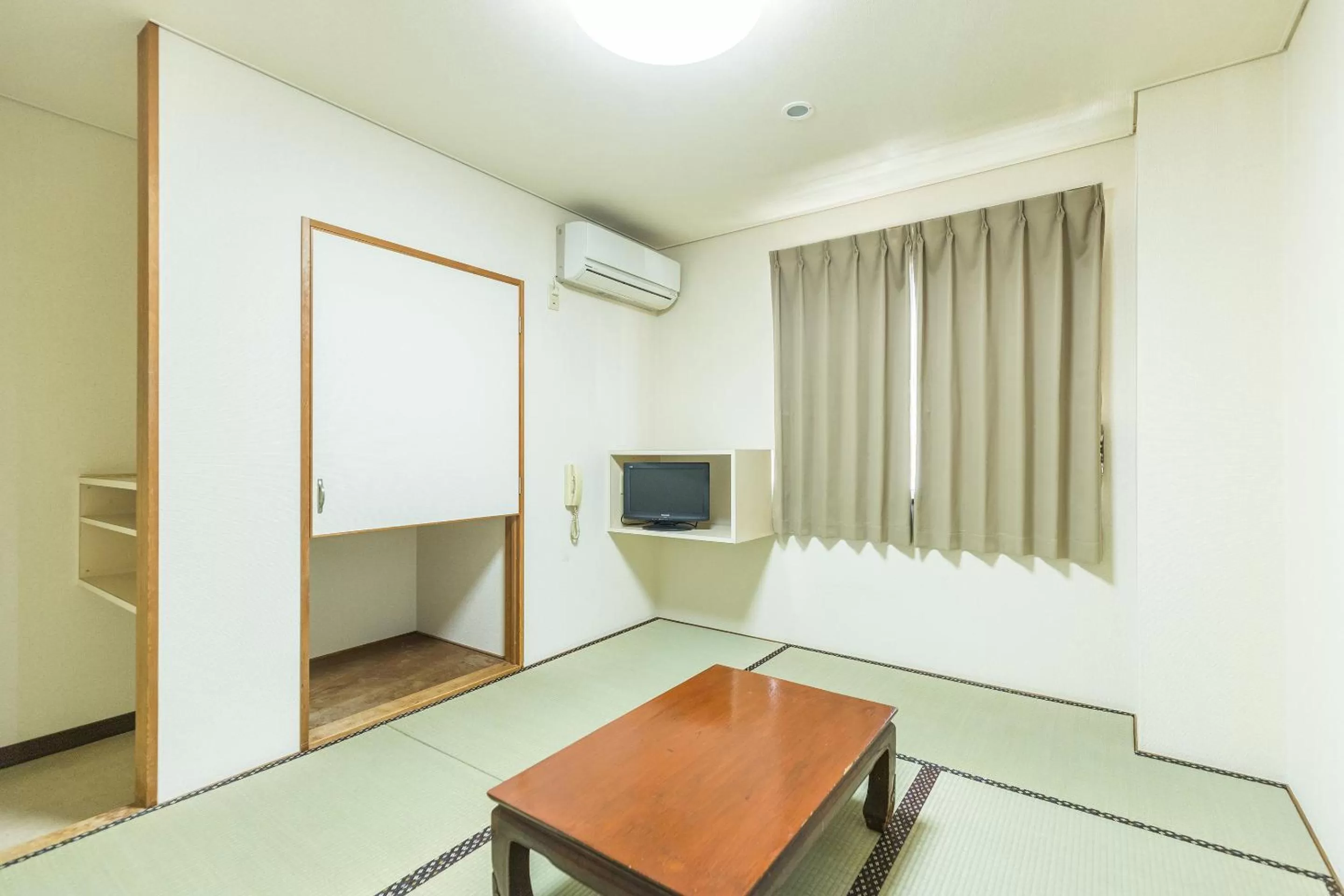 Photo of the whole room in Tabist Business Hotel Kaigansou Gamagori