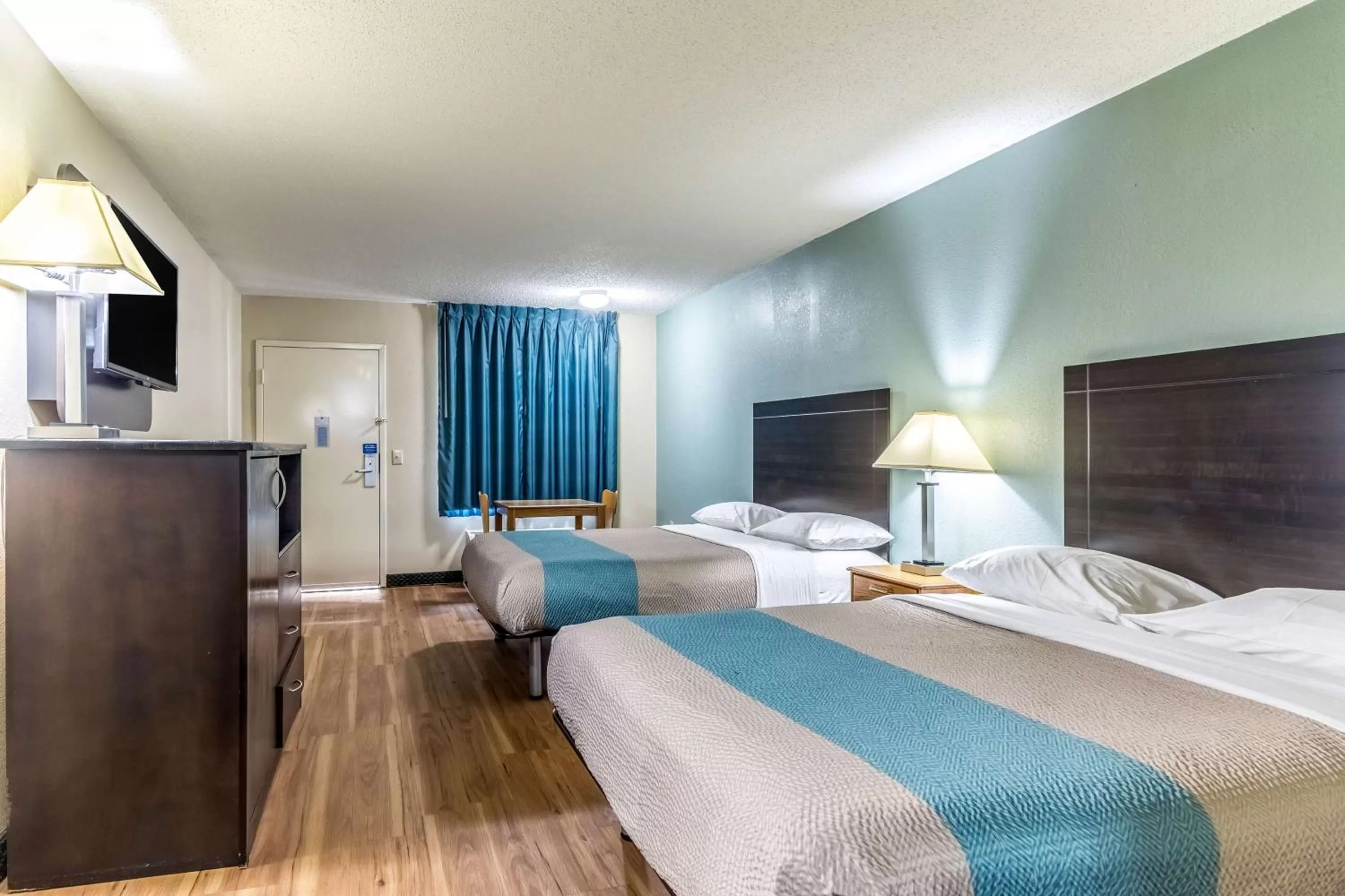 Photo of the whole room, Bed in Motel 6-Kenly, NC