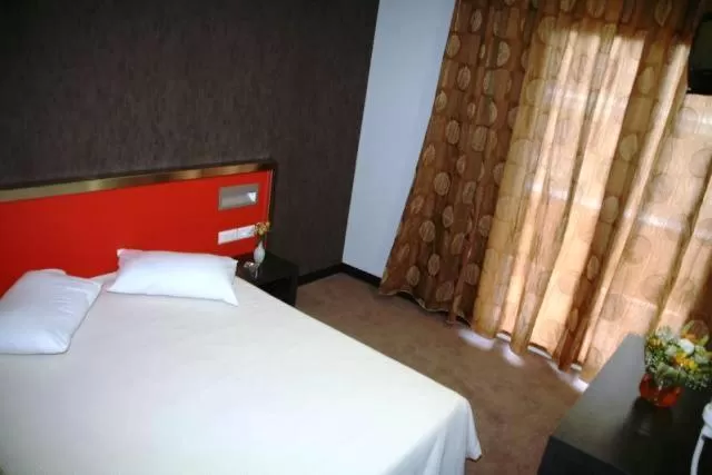 Bed in Hotel Des Roses