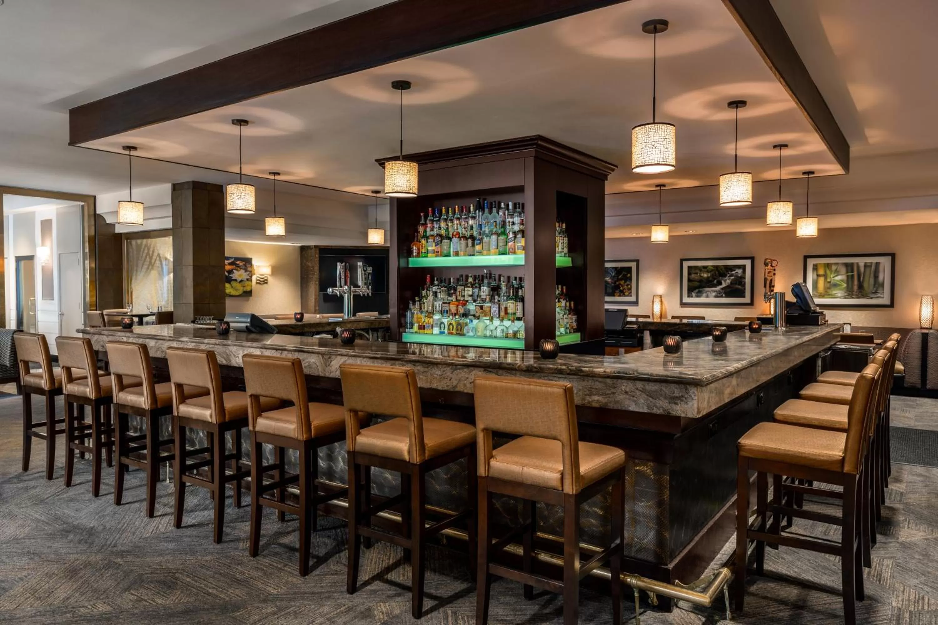 Restaurant/places to eat in DoubleTree by Hilton New York-LaGuardia