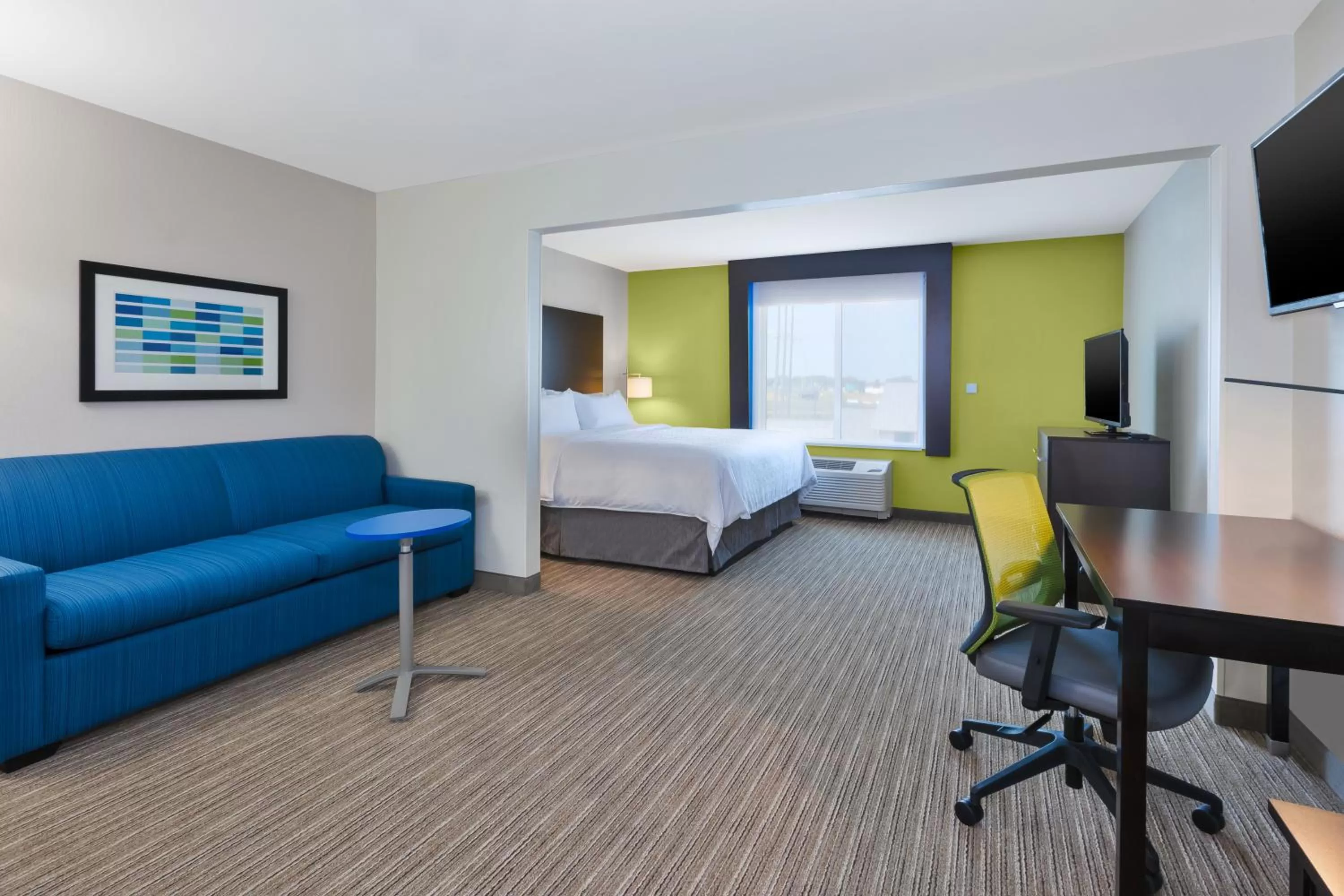 Seating area, Bed in Holiday Inn Express & Suites - Effingham by IHG
