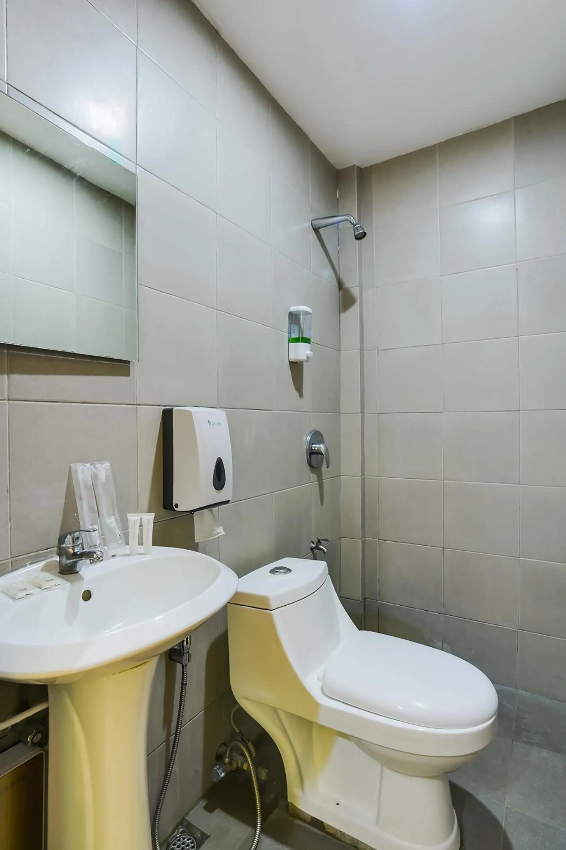 Bathroom in OYO 473 Ranchotel Drive-in