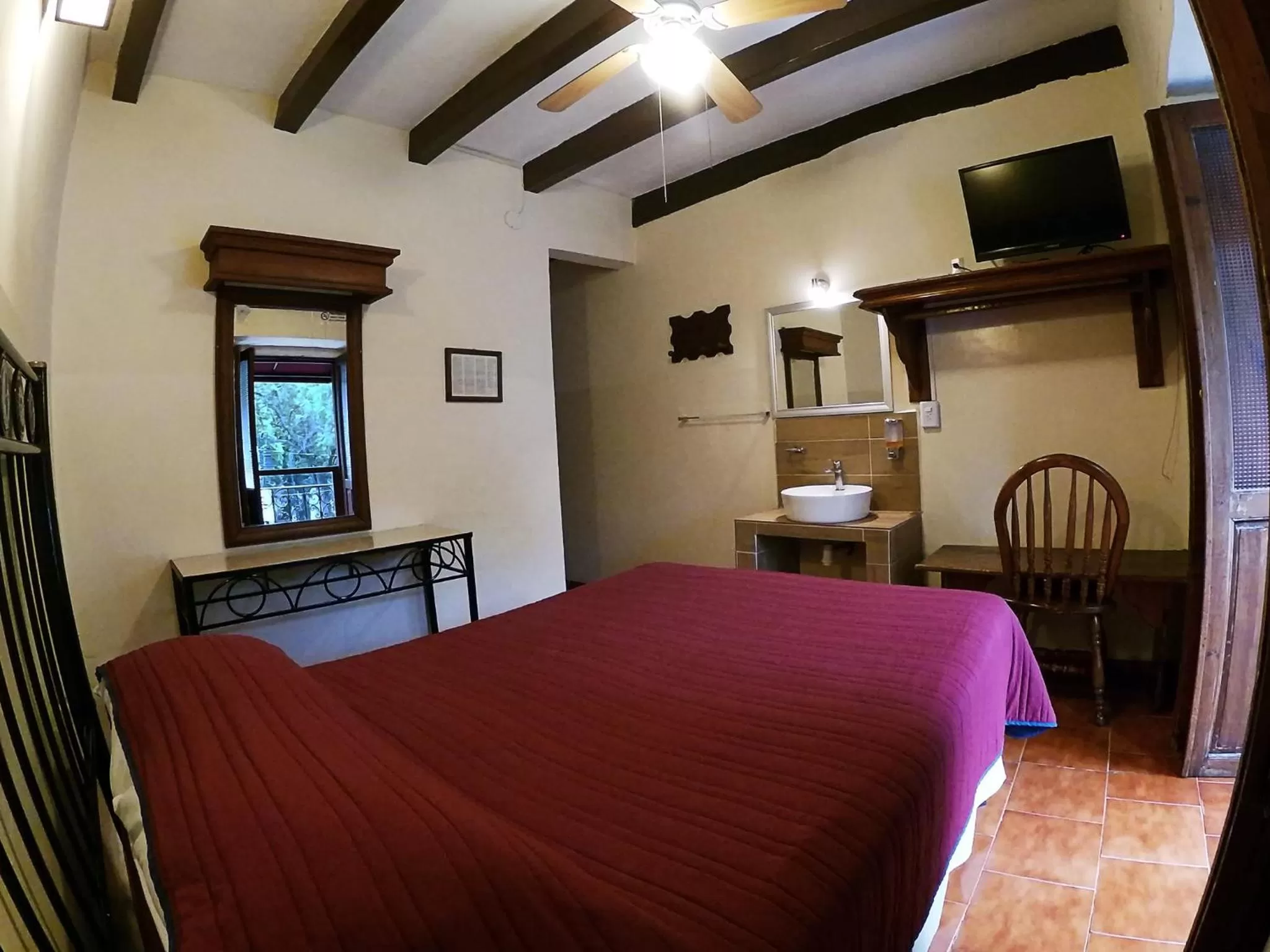 Bed in Hotel el Carmen, Morelia
