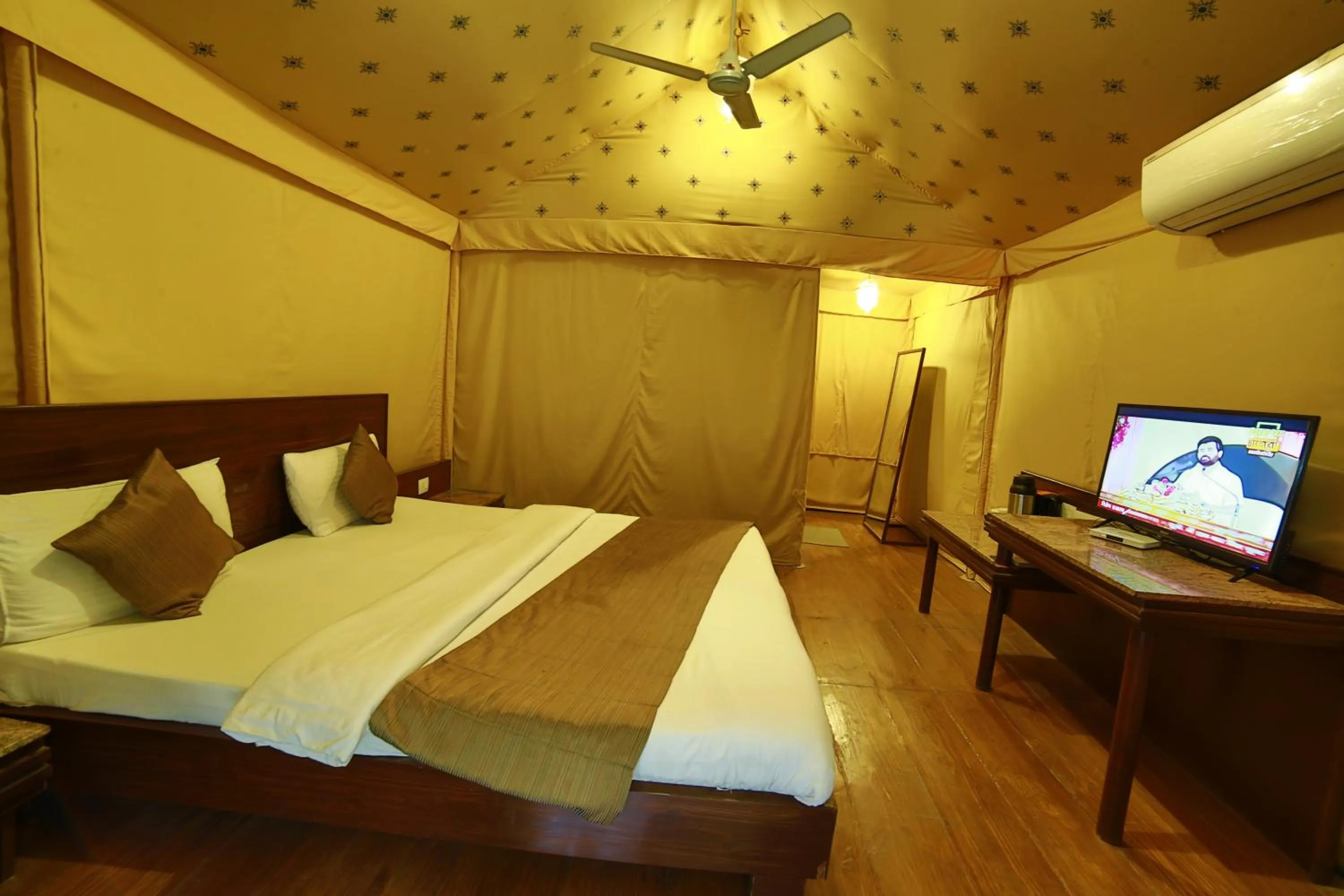 TV and multimedia, Bed in The Colonial Manek Manor By SAH