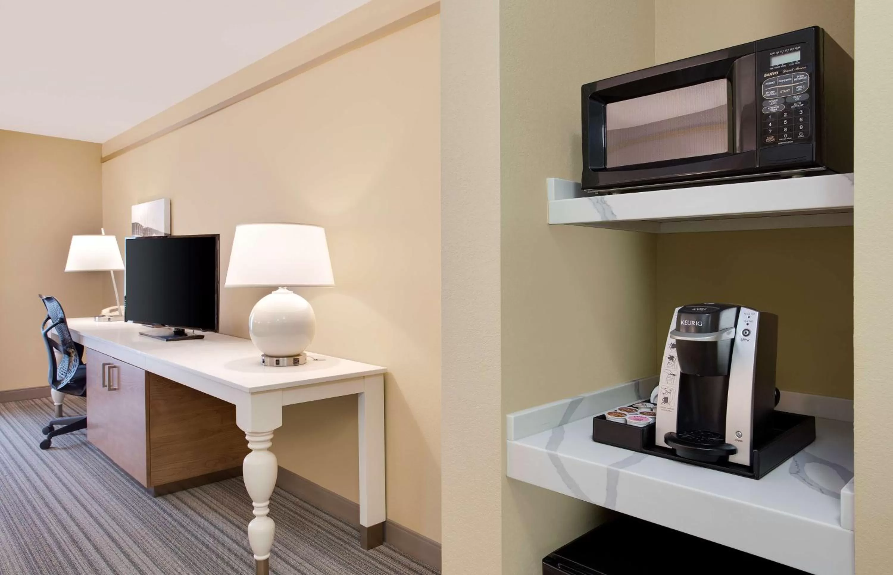 Bedroom in Hilton Garden Inn Saratoga Springs