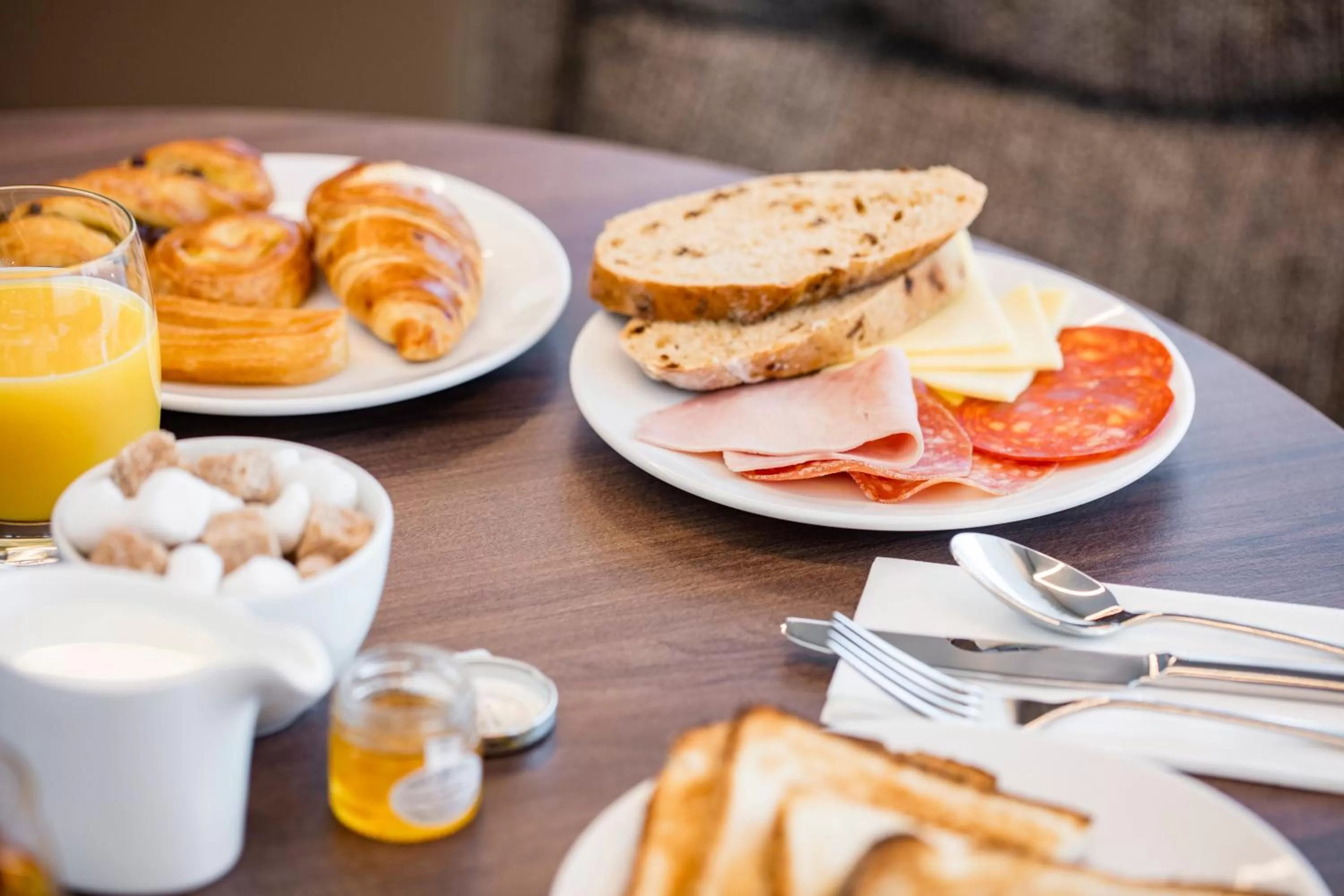 Restaurant/places to eat in Crowne Plaza Harrogate by IHG