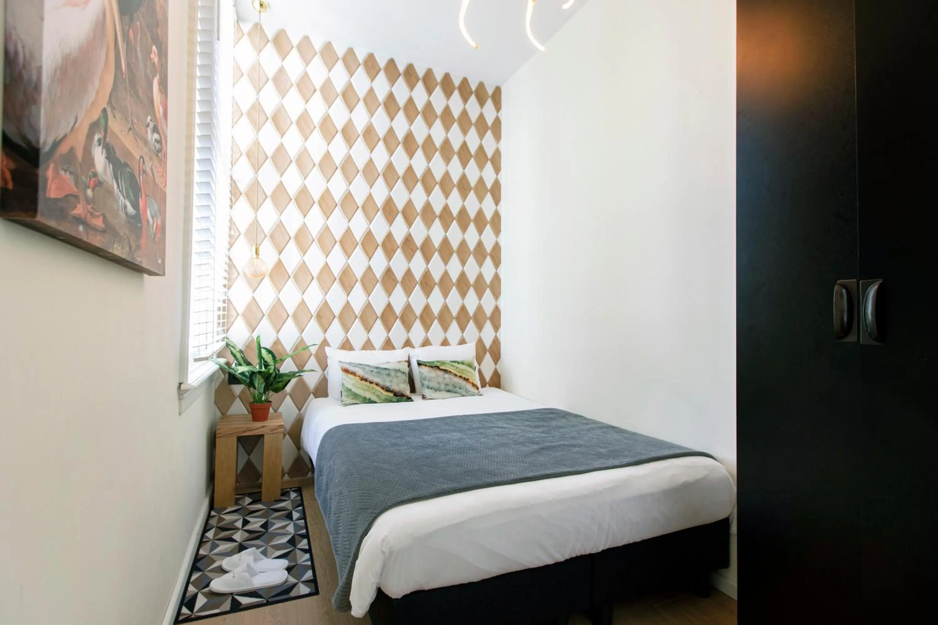 Bed in Quentin Golden Bear Hotel