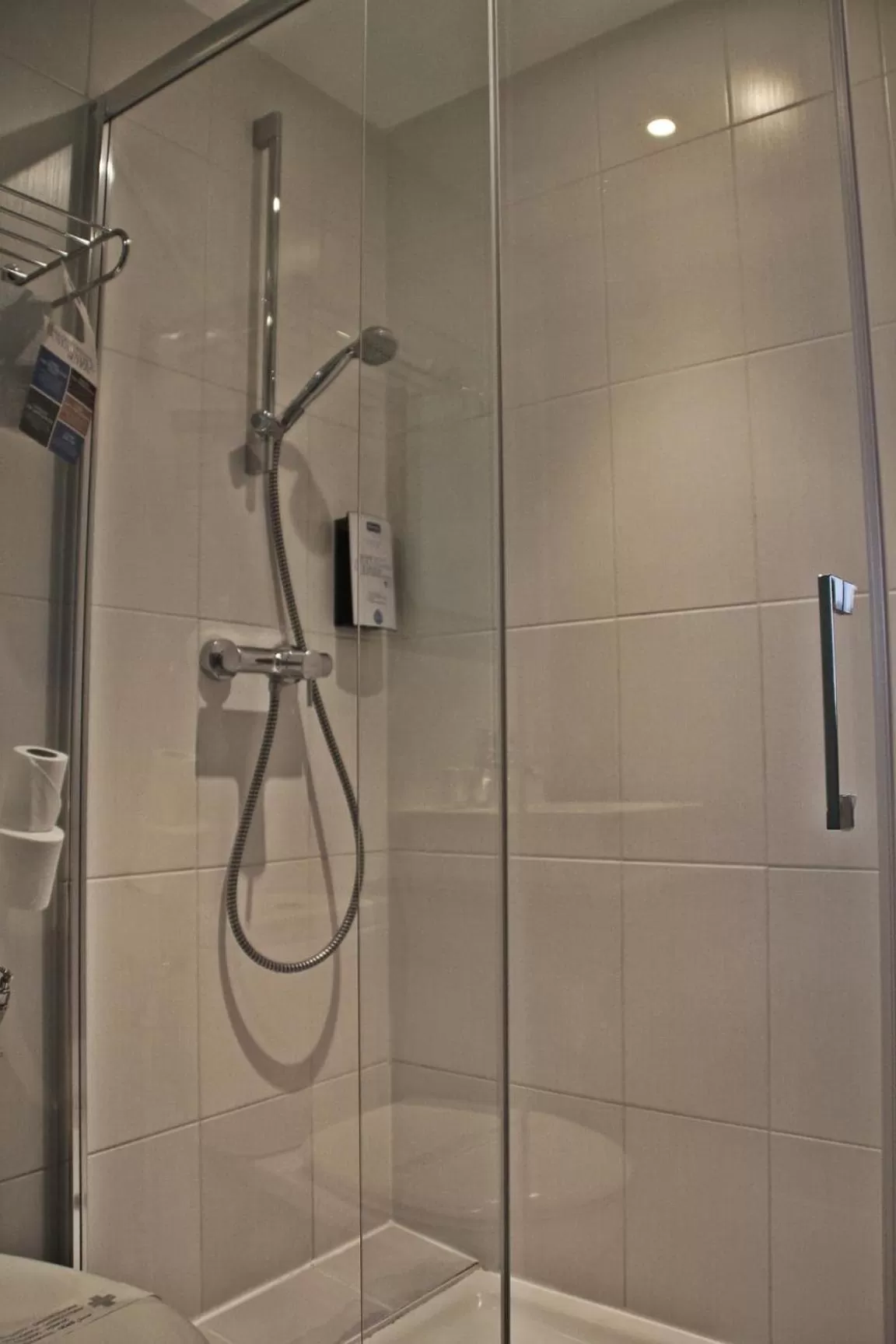 Shower in Kyriad Charleville Mezieres