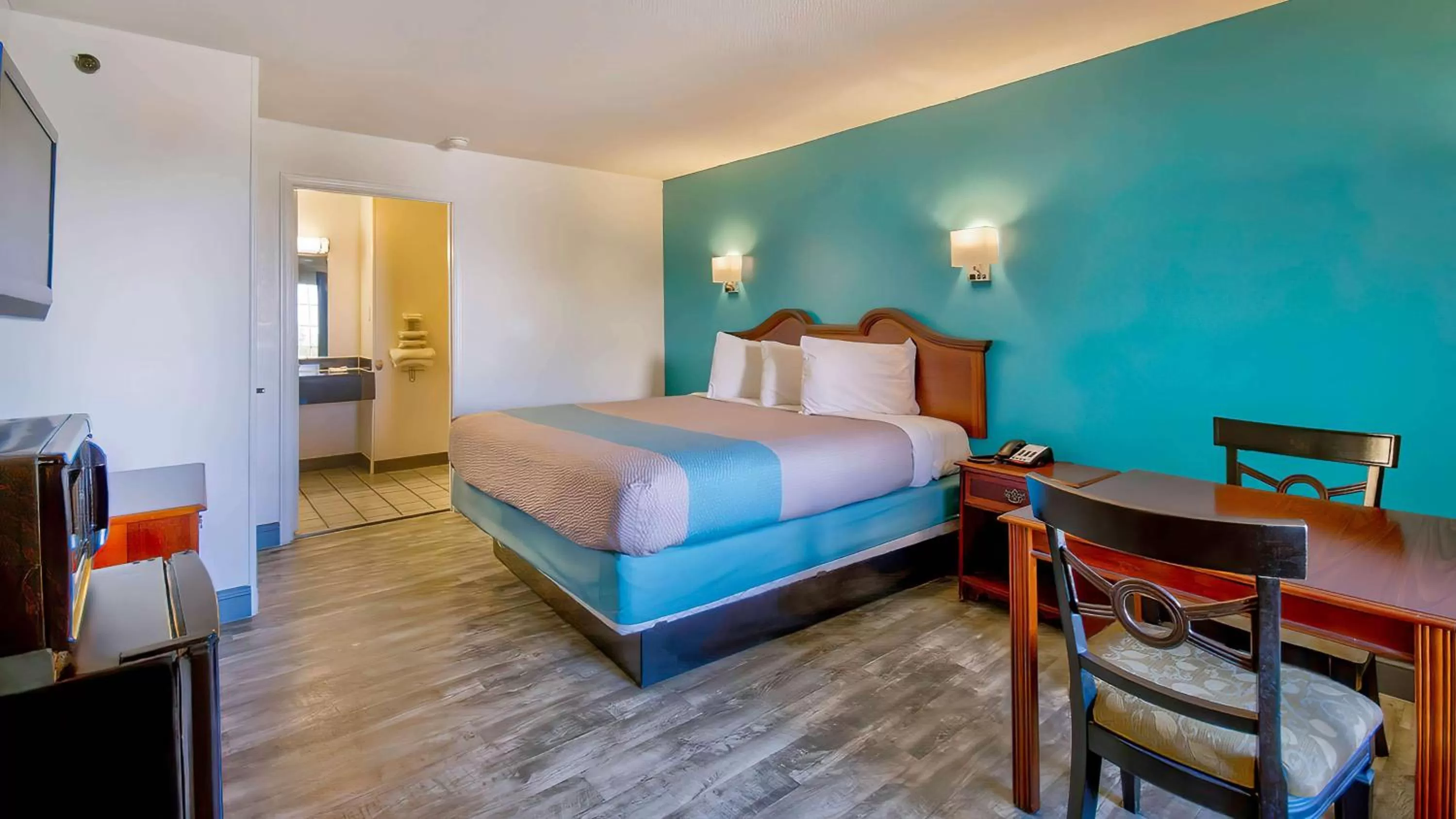 Bedroom, Bed in Motel 6-Grand Rivers, KY