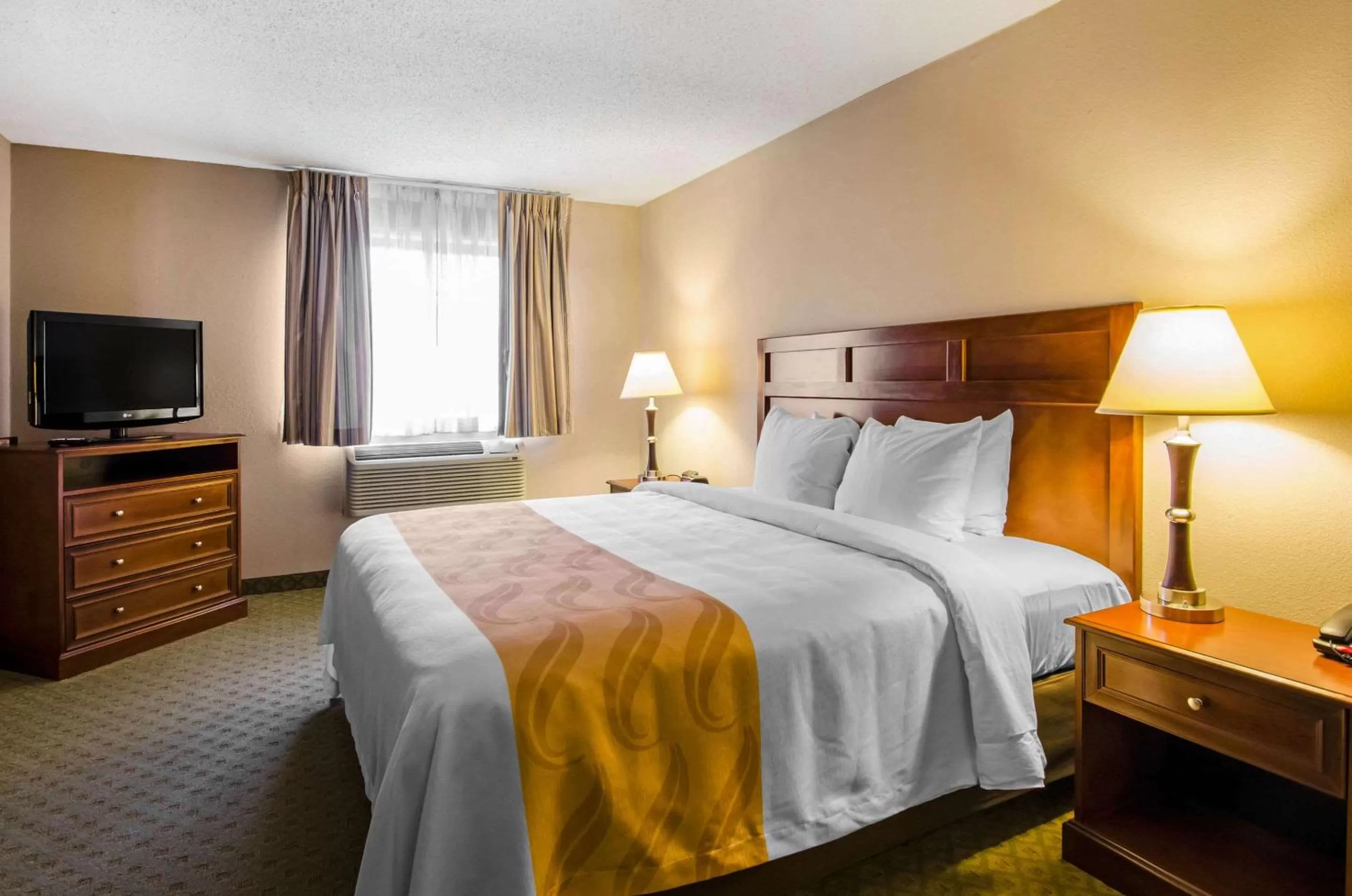 Bedroom, Bed in Quality Inn Summersville - New River Area