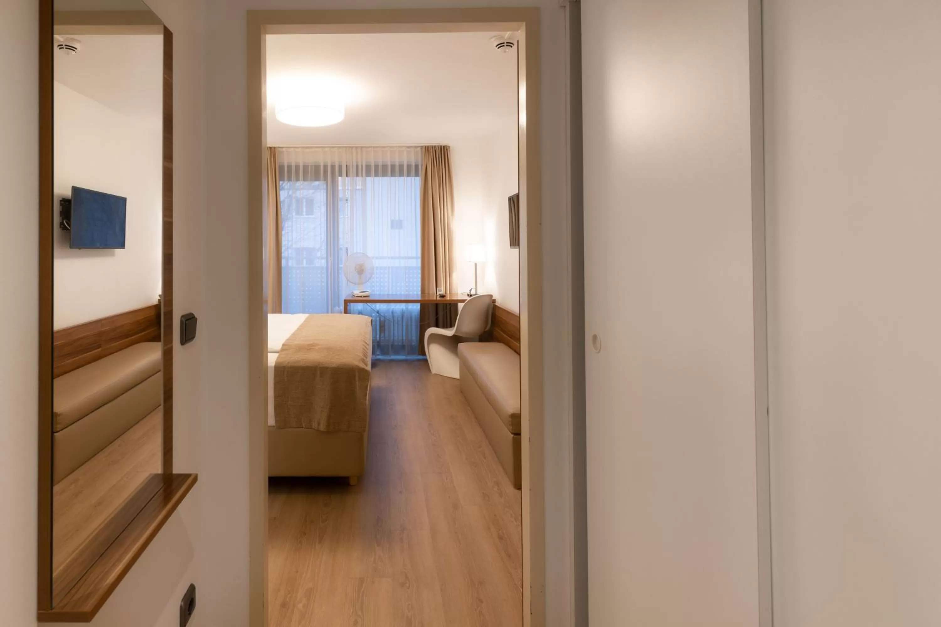 wardrobe, Bed in Downtown Vi Vadi Hotel