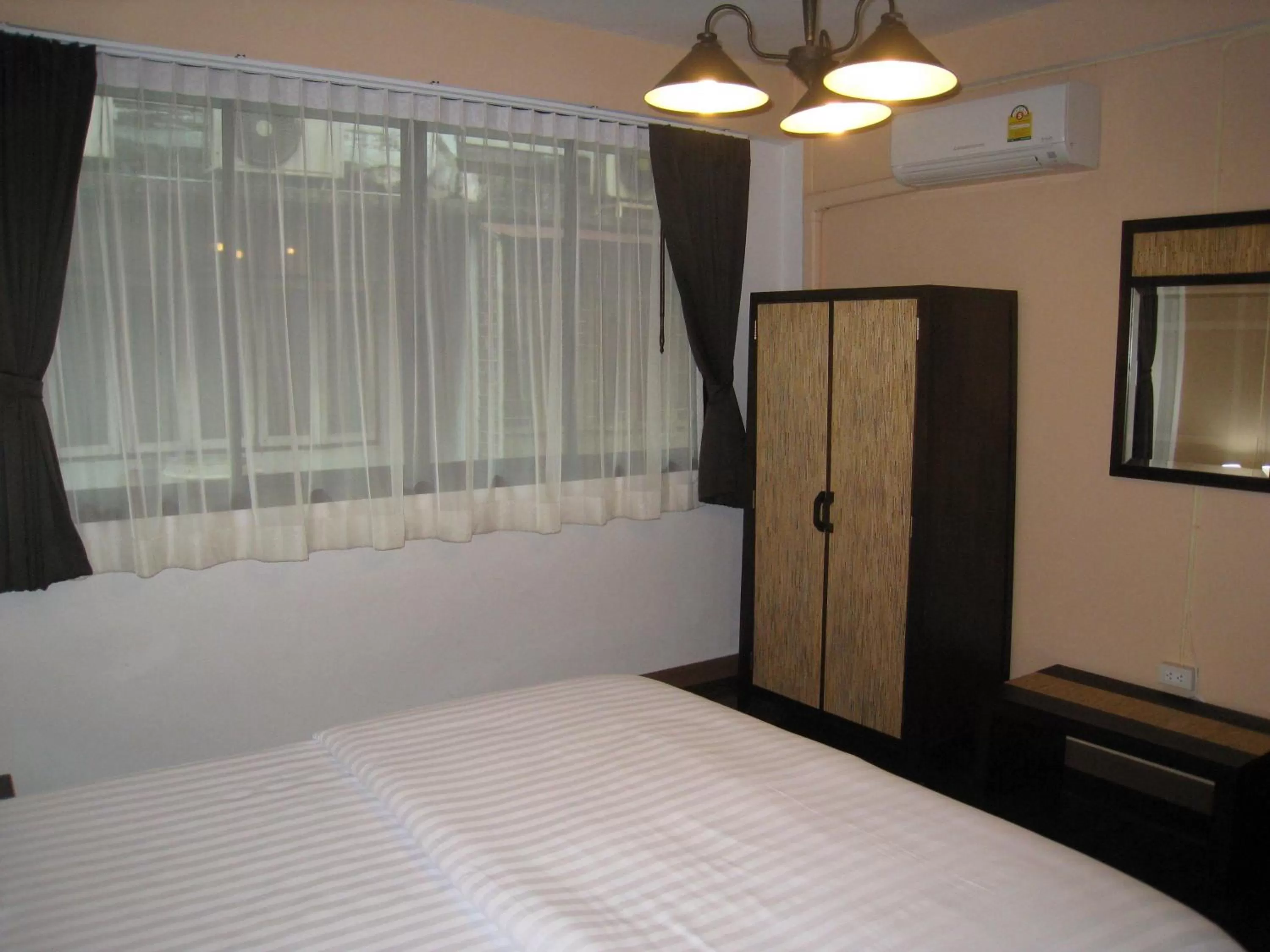 Decorative detail, Bed in Baan Glang Soi