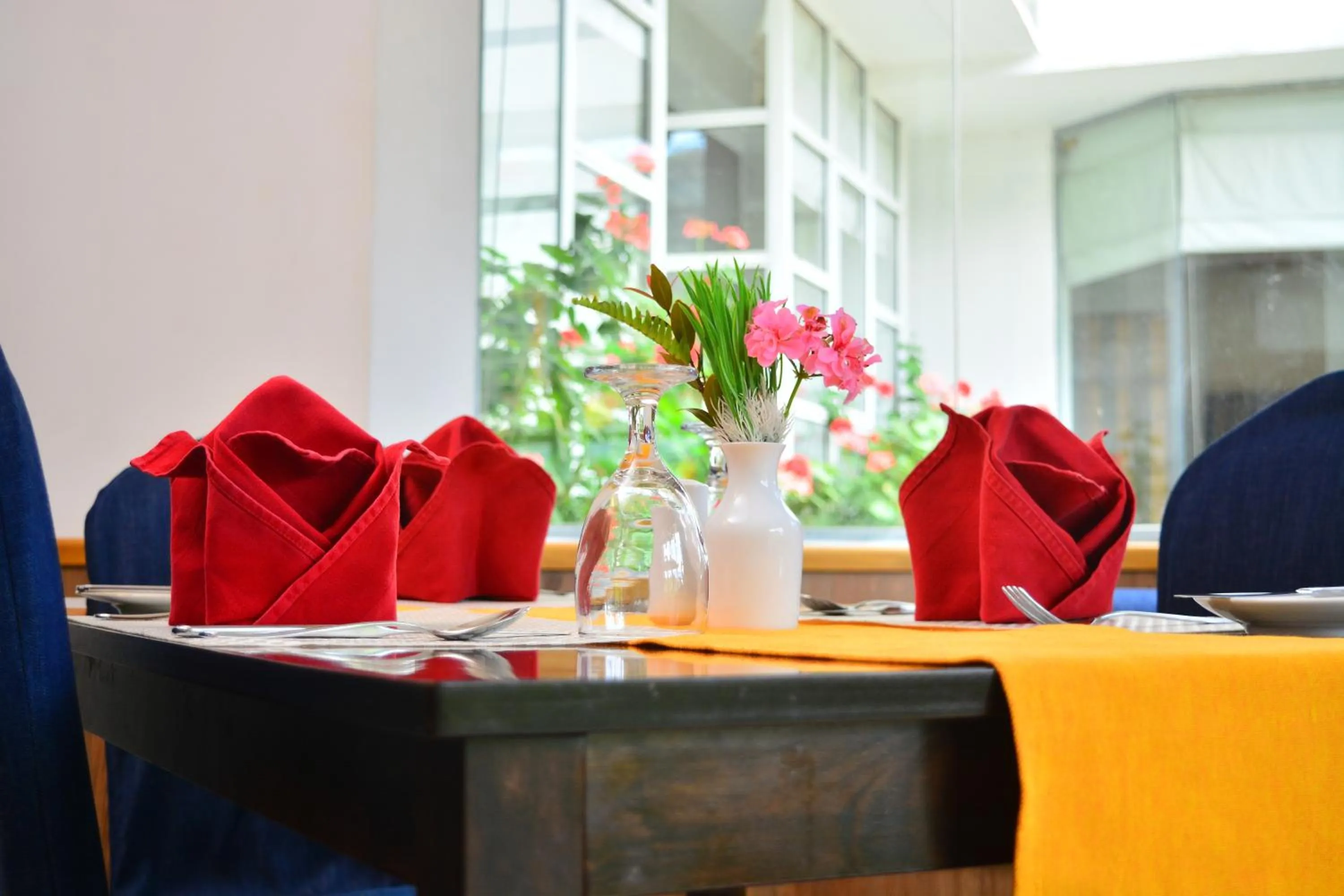 Restaurant/places to eat in Unique Cottages