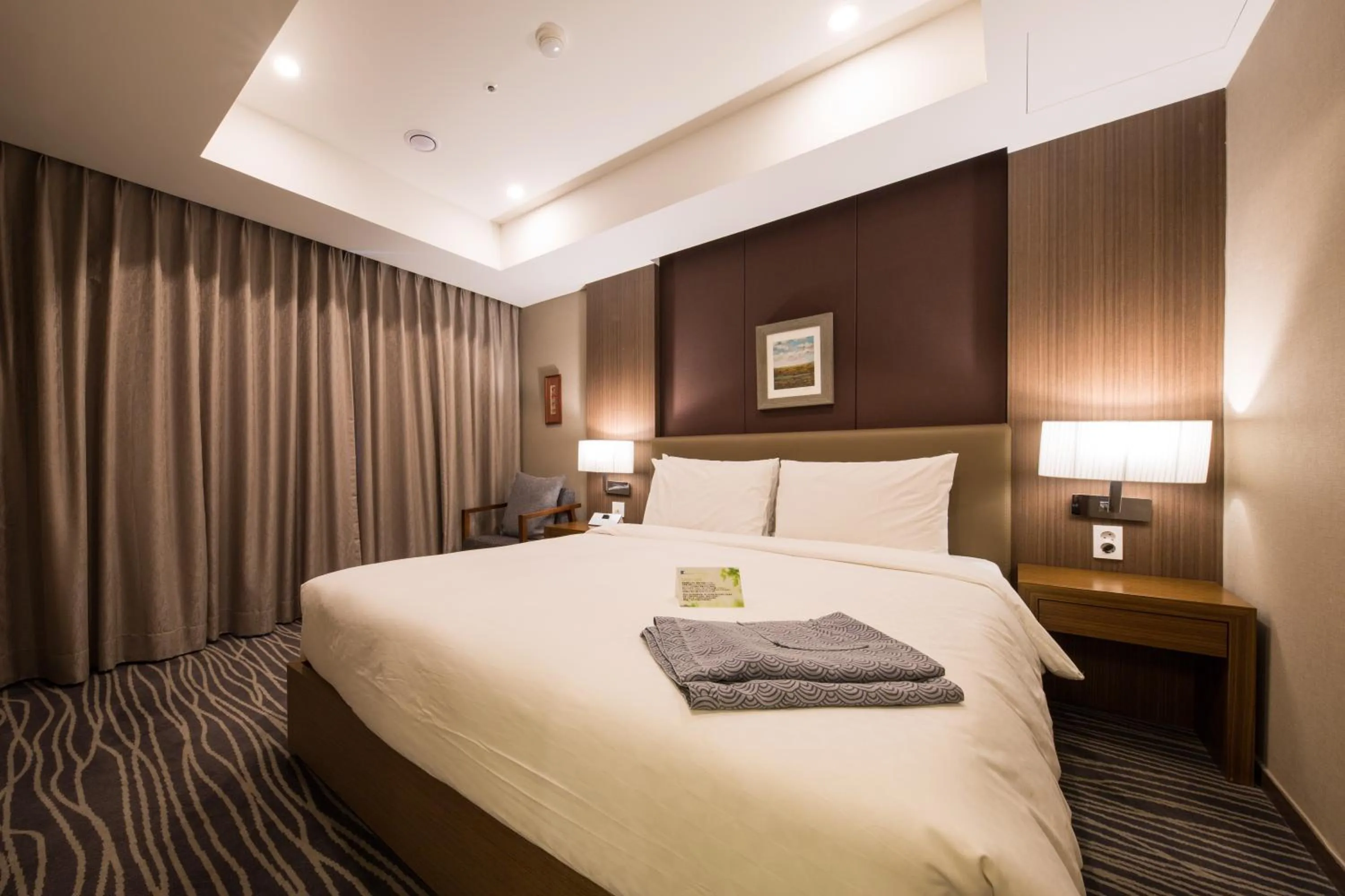 Bedroom, Bed in Busan Business Hotel