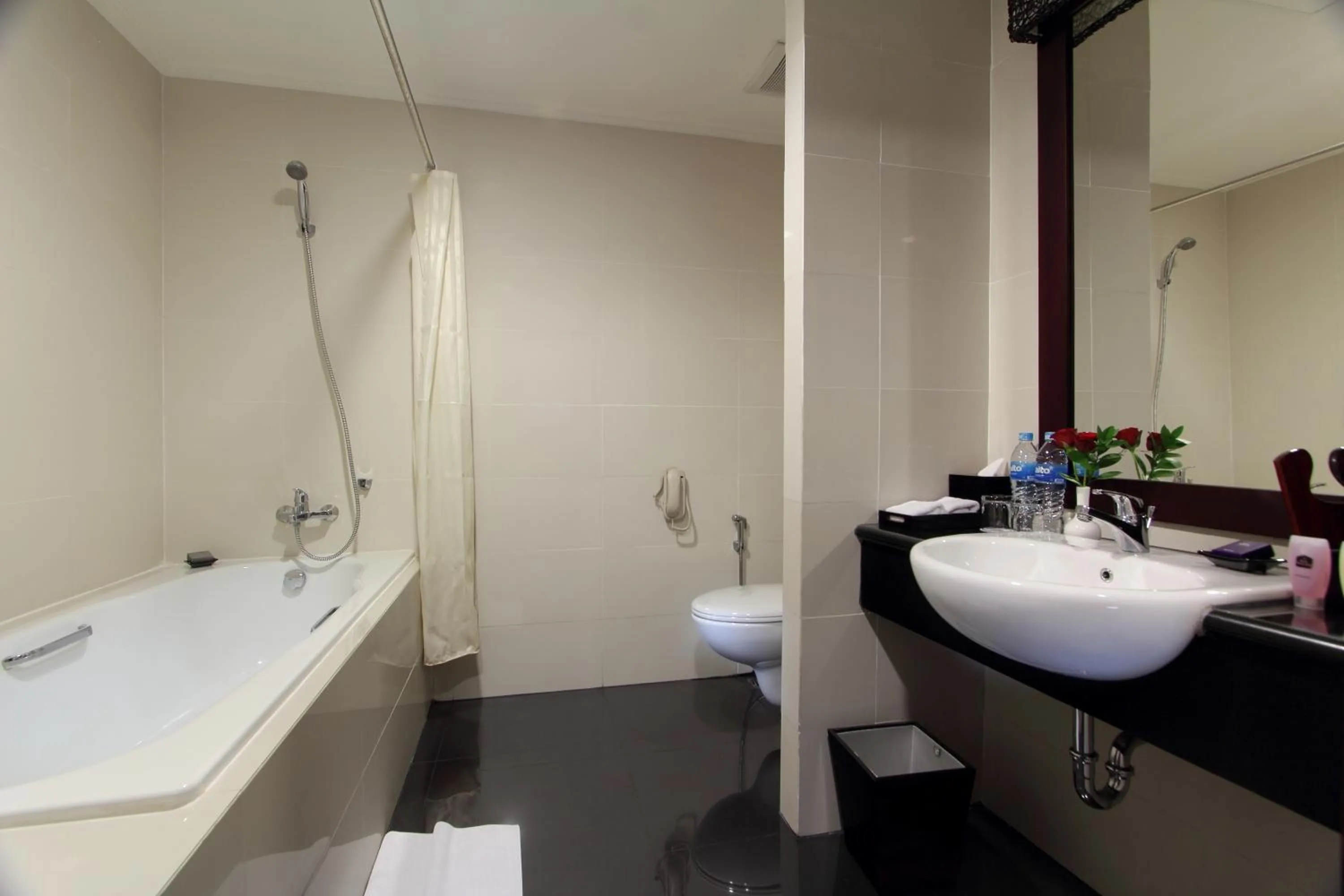 Toilet in Best Western Mangga Dua Hotel & Residence