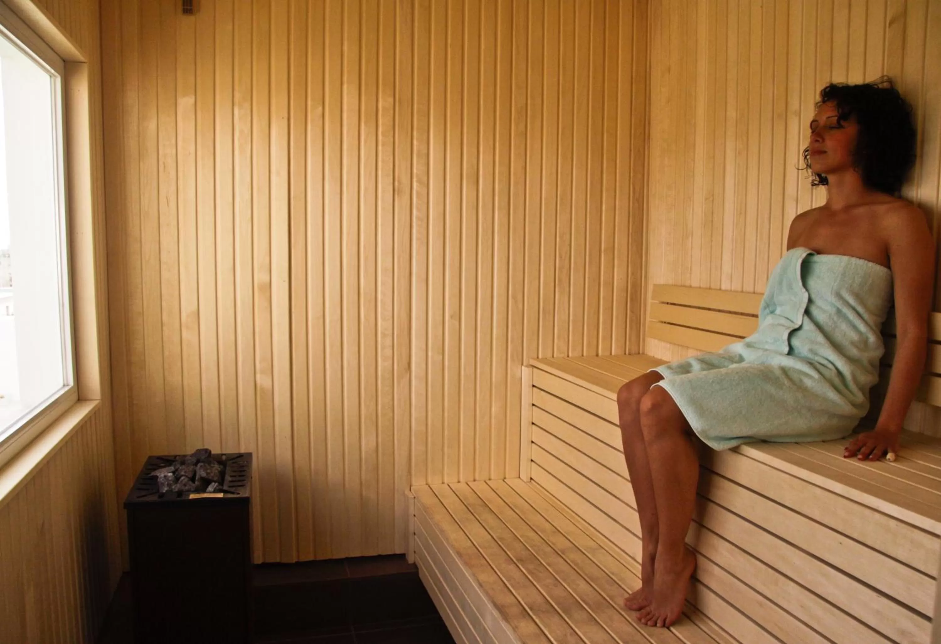 People in Hotel Feliz