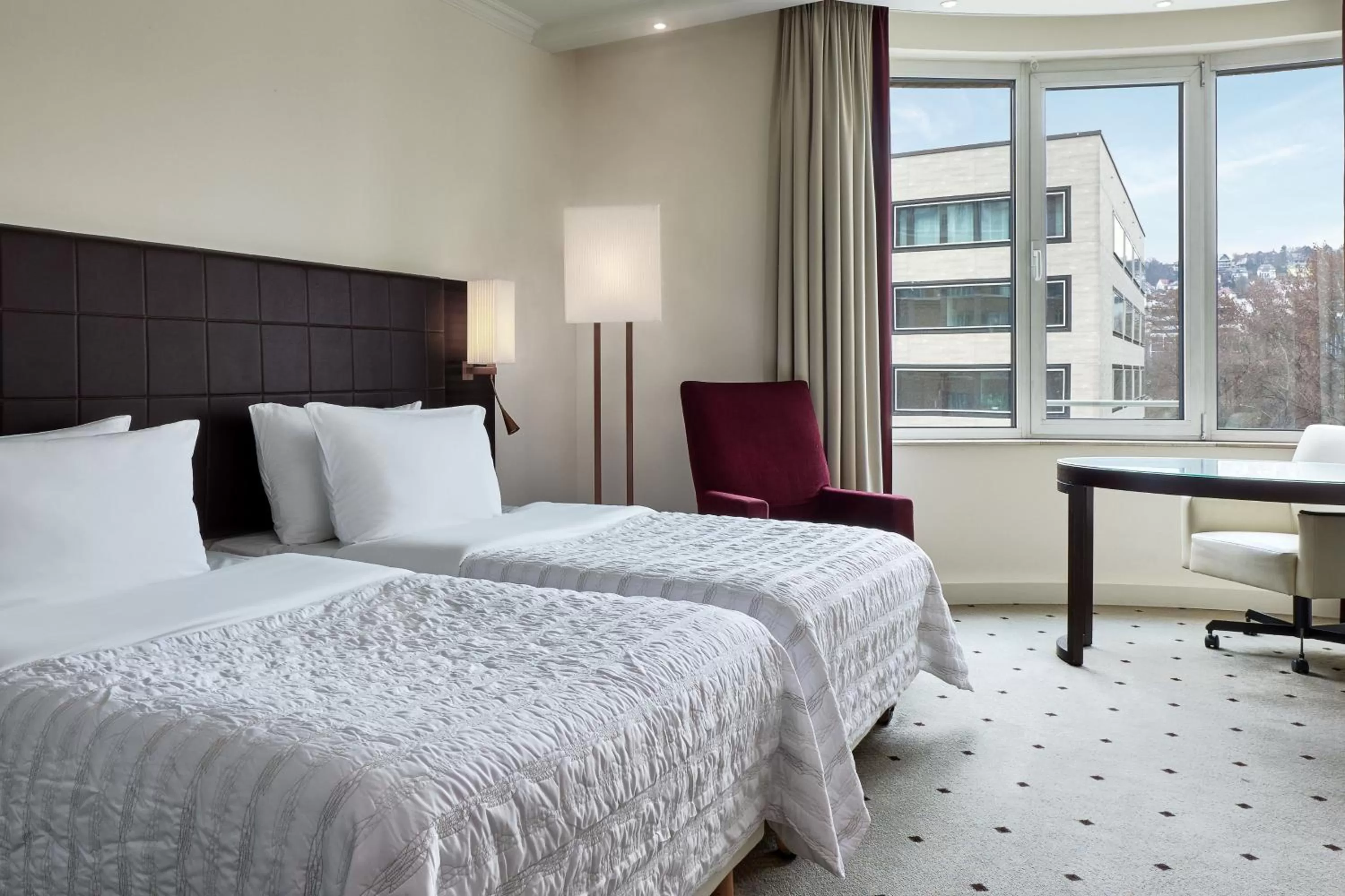 Photo of the whole room, Bed in Le Méridien Stuttgart