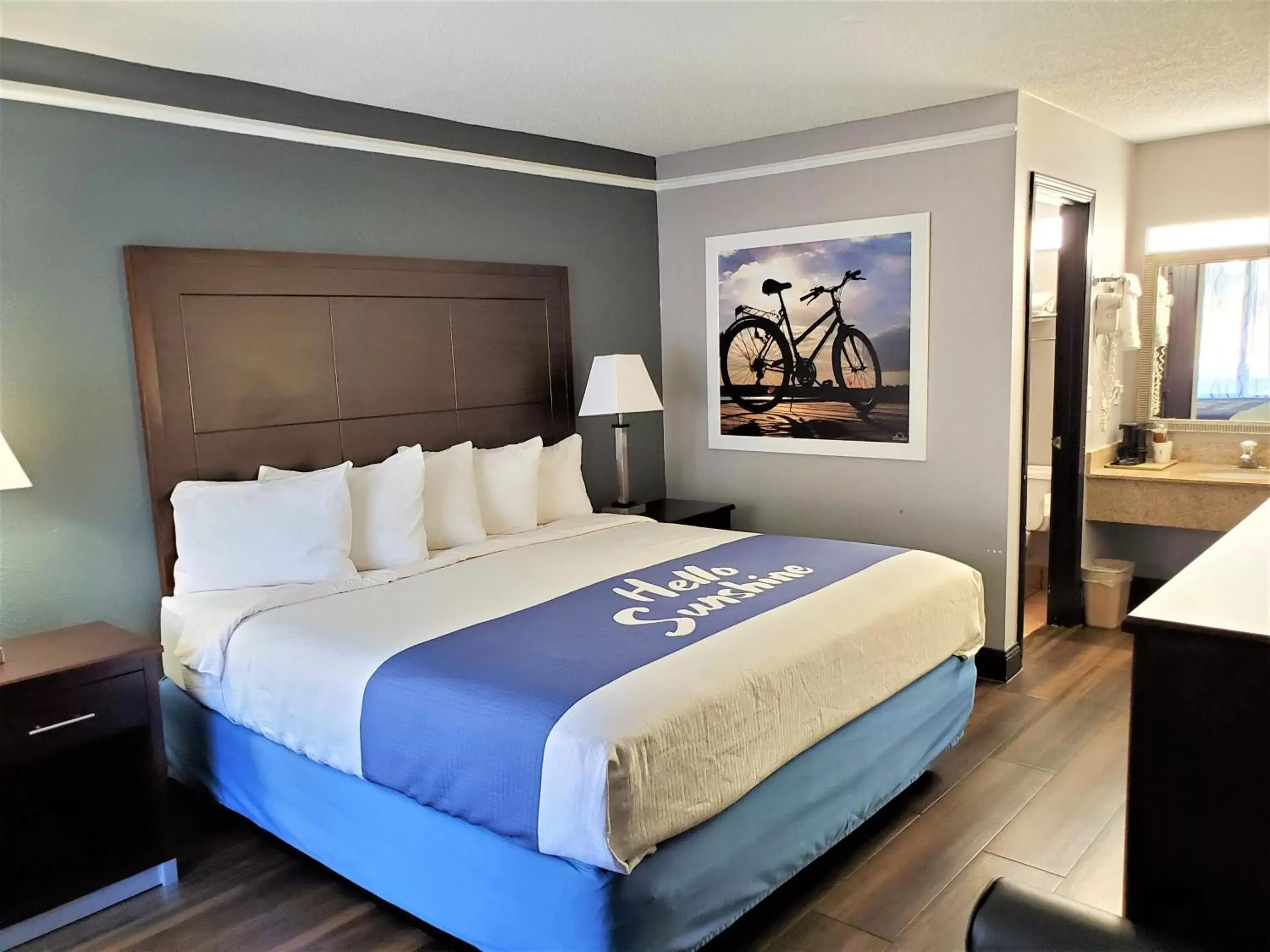 Queen Room - Smoking in Days Inn by Wyndham Rock Hill Queen Room - Smoking in Days Inn by Wyndham Rock Hill