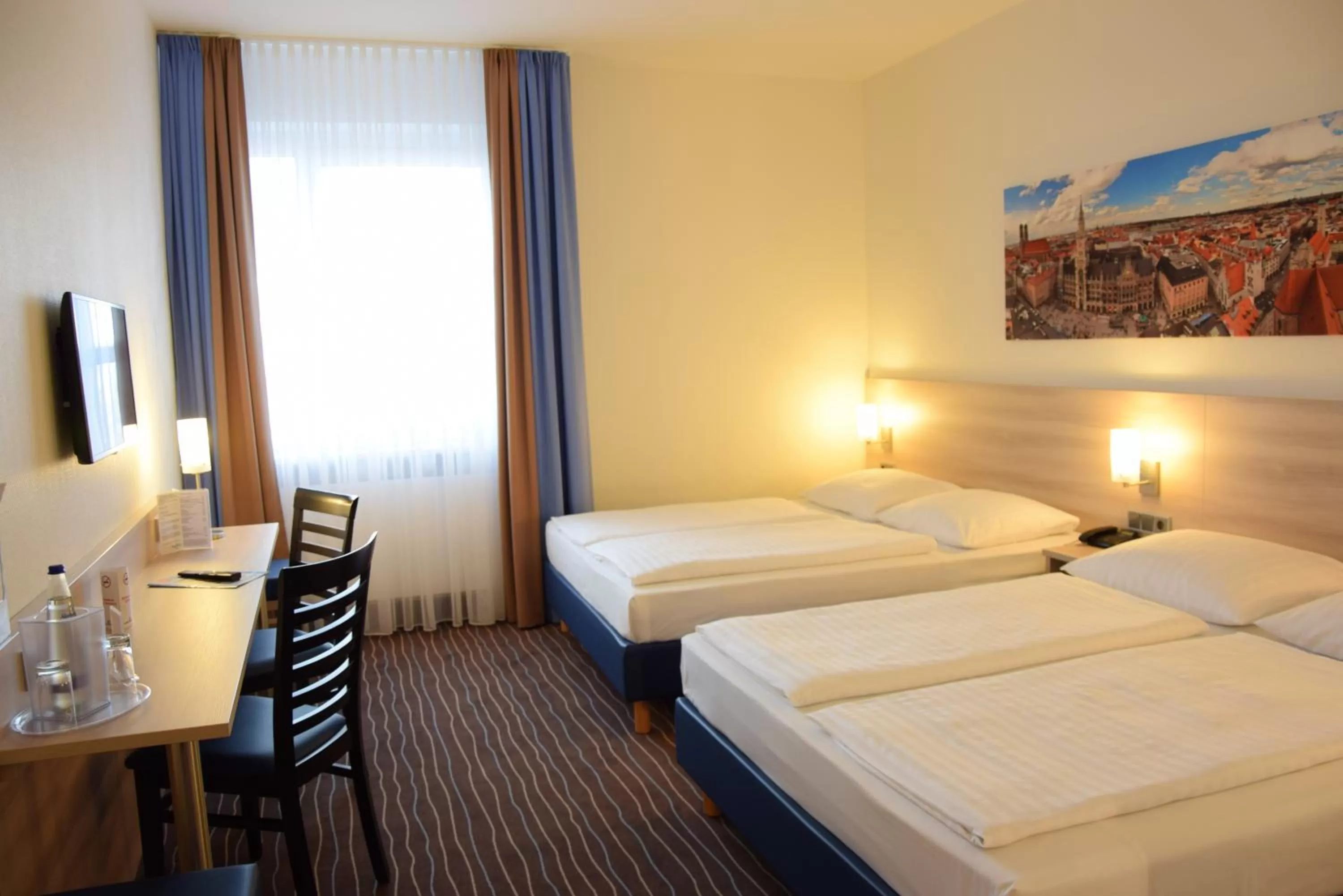 Photo of the whole room, Bed in AMBER ECONTEL