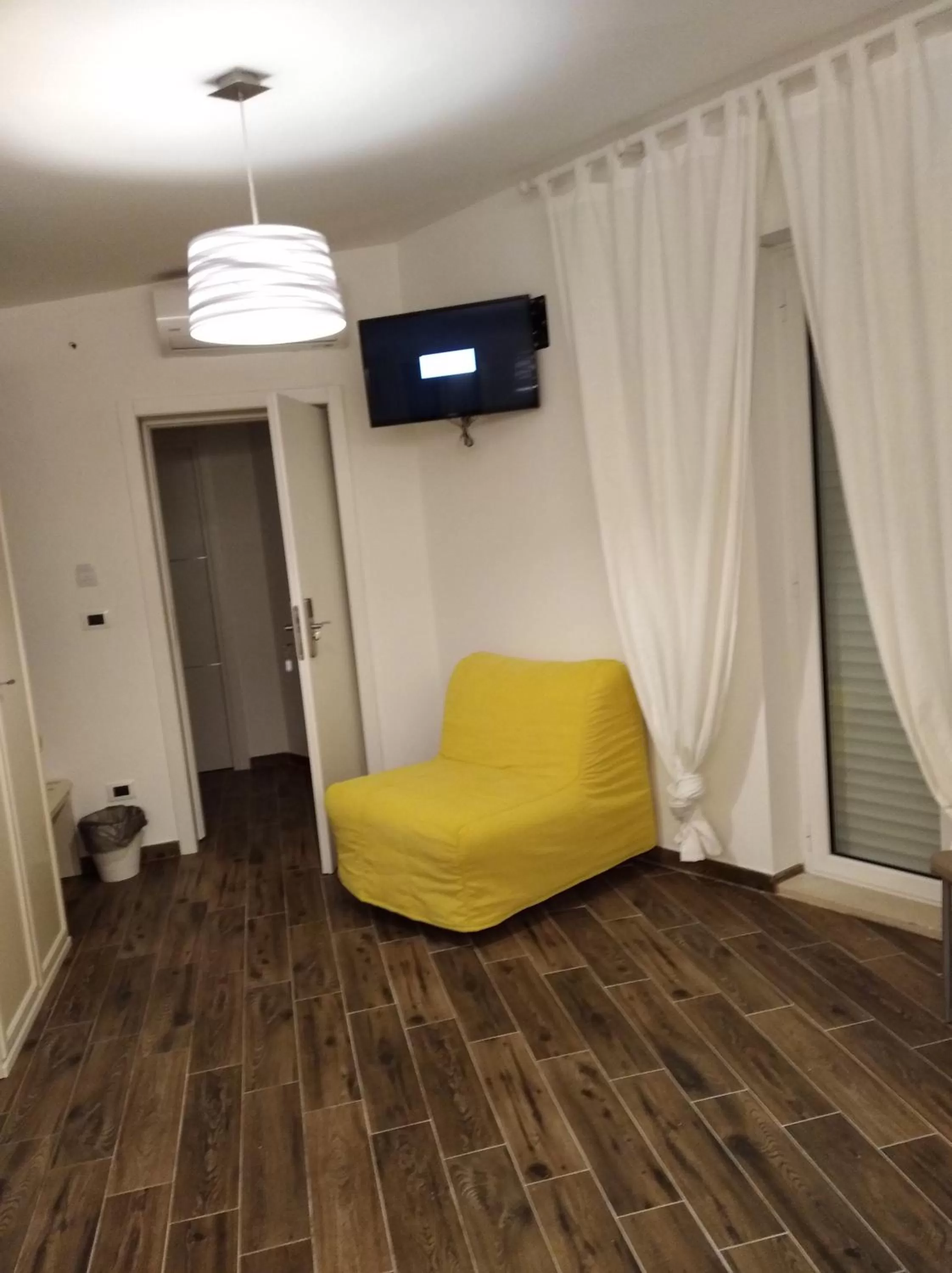 Photo of the whole room in DomuS al Corso B&B