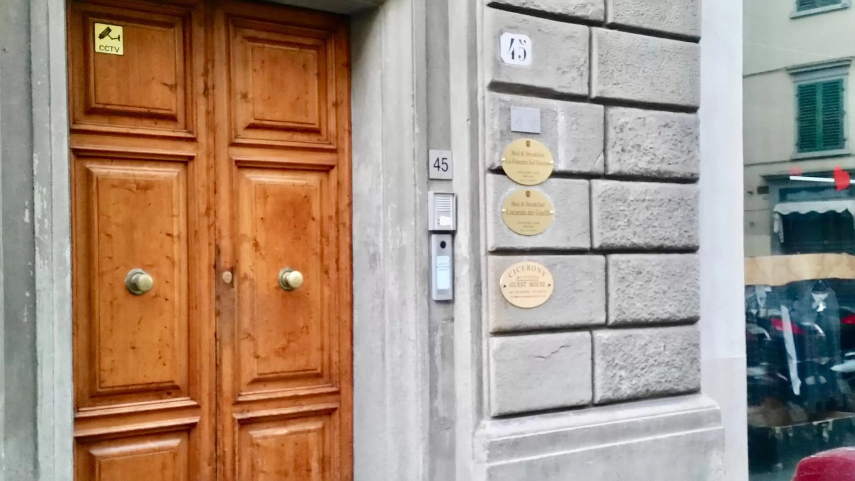 Facade/entrance in Cicerone Guest House