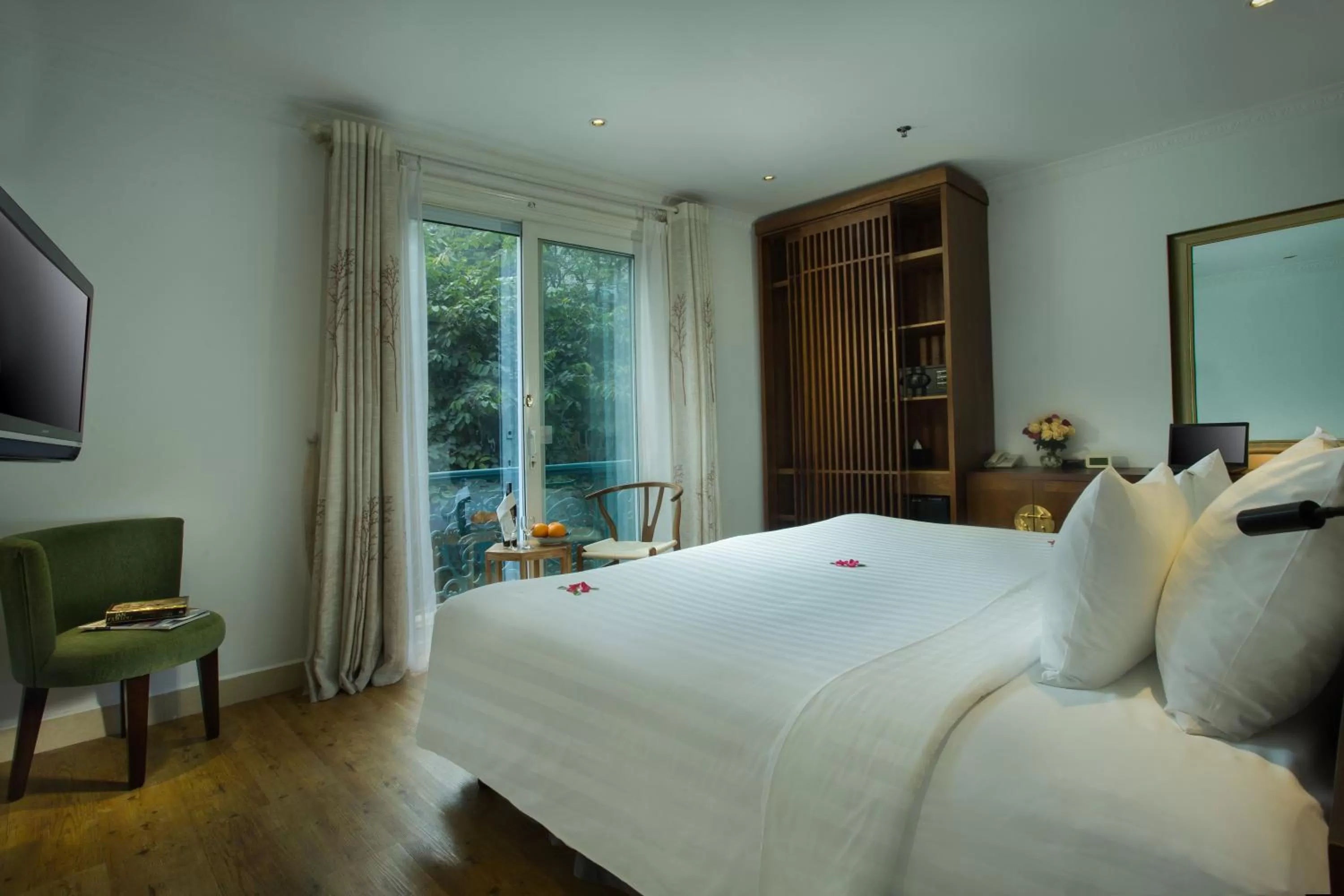 Photo of the whole room, Bed in Hanoi Media Hotel & Spa