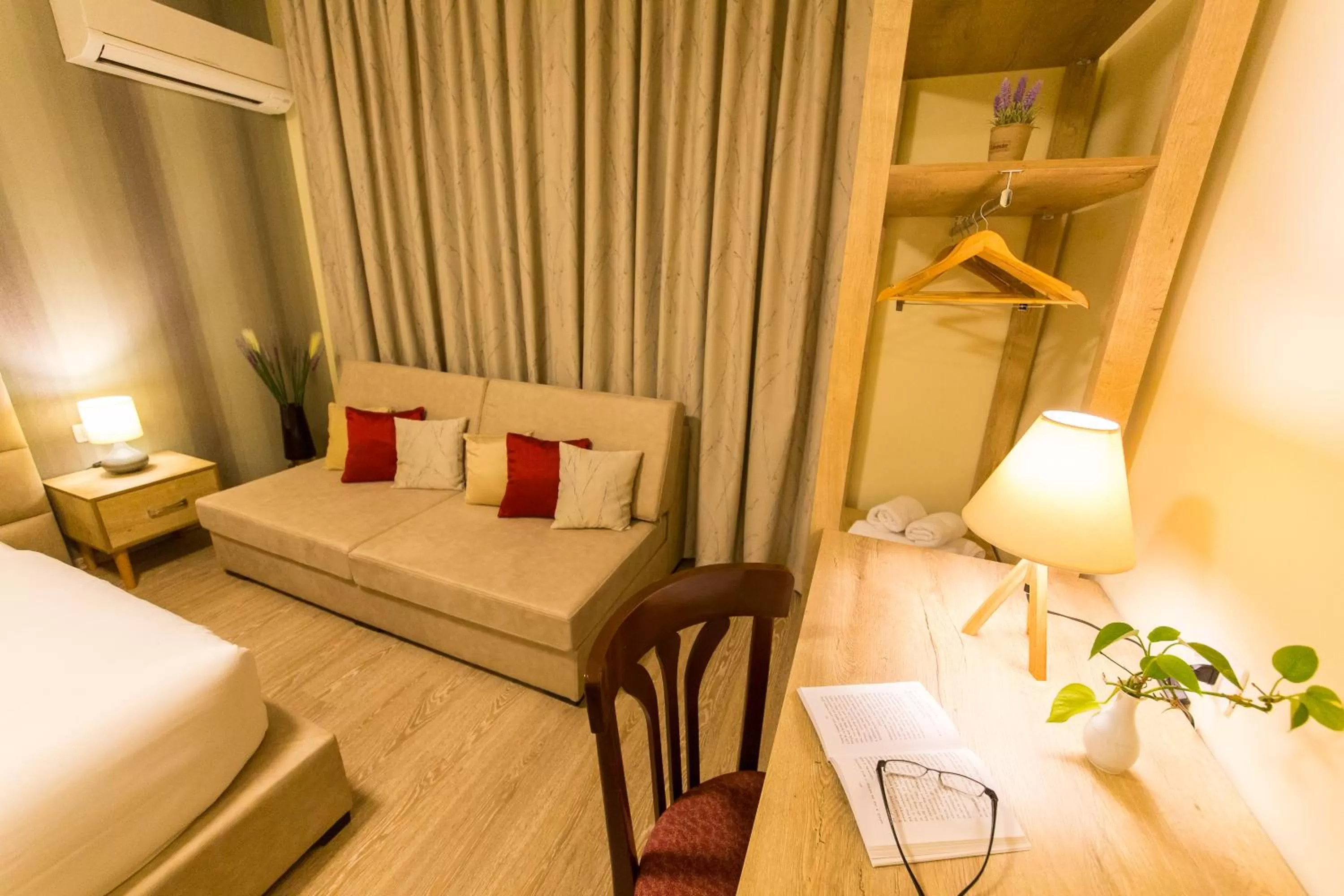 Bedroom, Bed in Hotel Baron