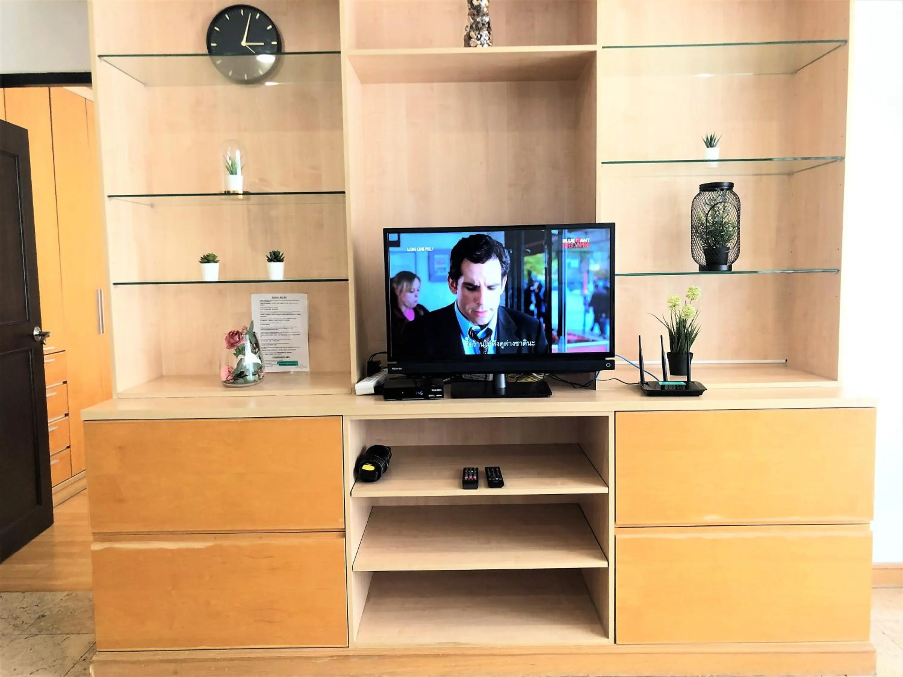 Living room, TV/Entertainment Center in Twin Peaks Sukhumvit Suites