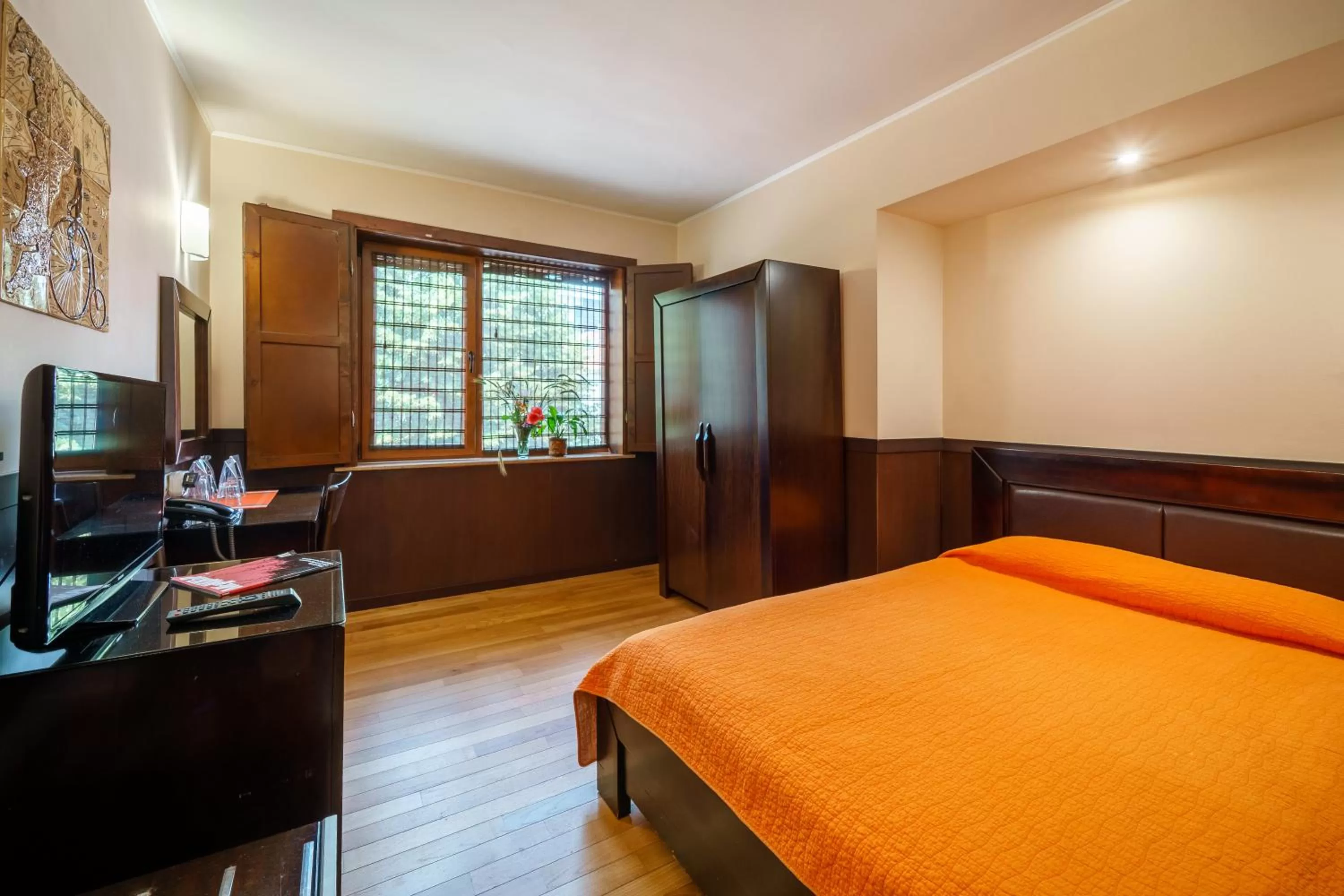 Bed in Hotel Ego - Free Parking - Top Central Location