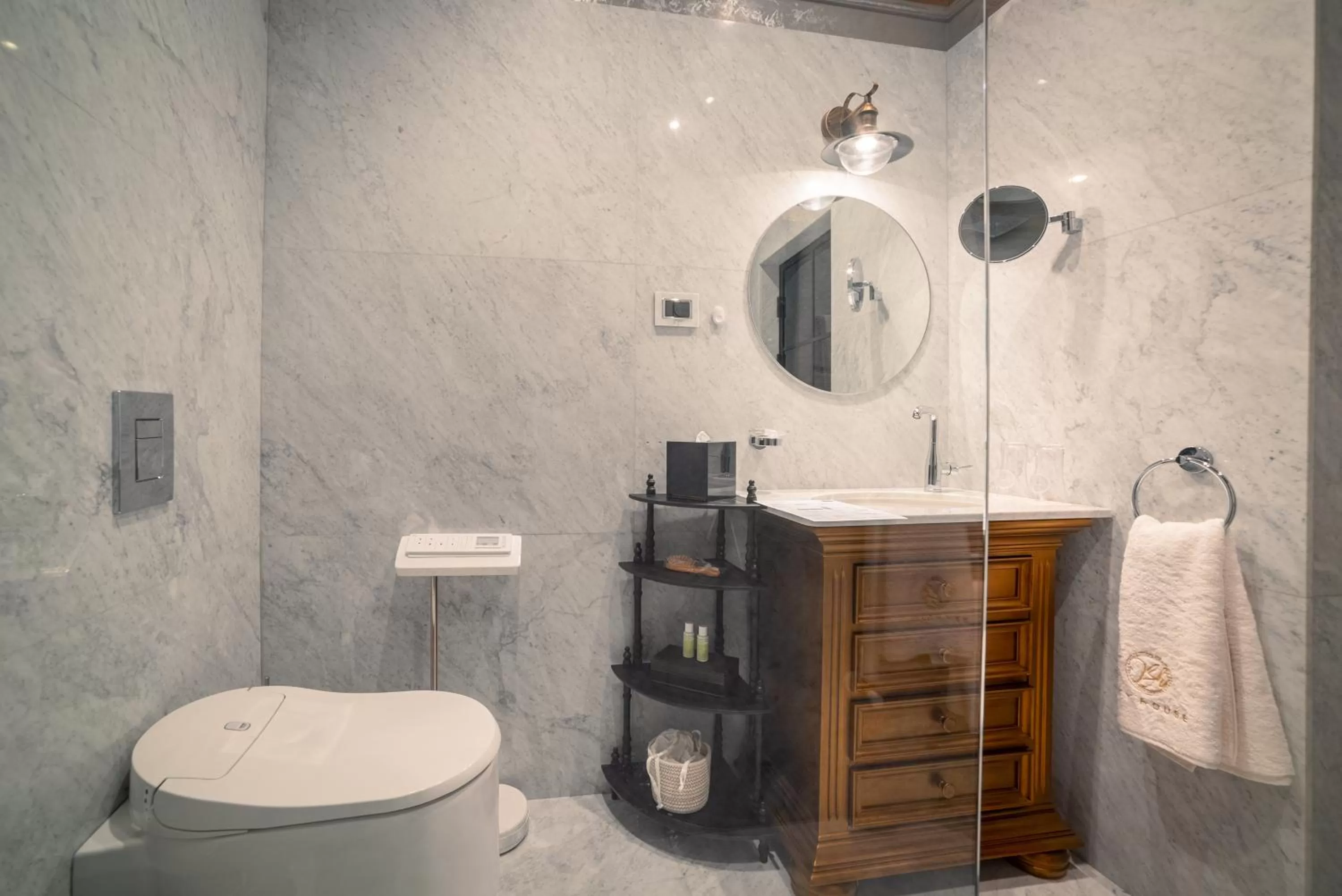 Toilet in Bey House Royal Hotel