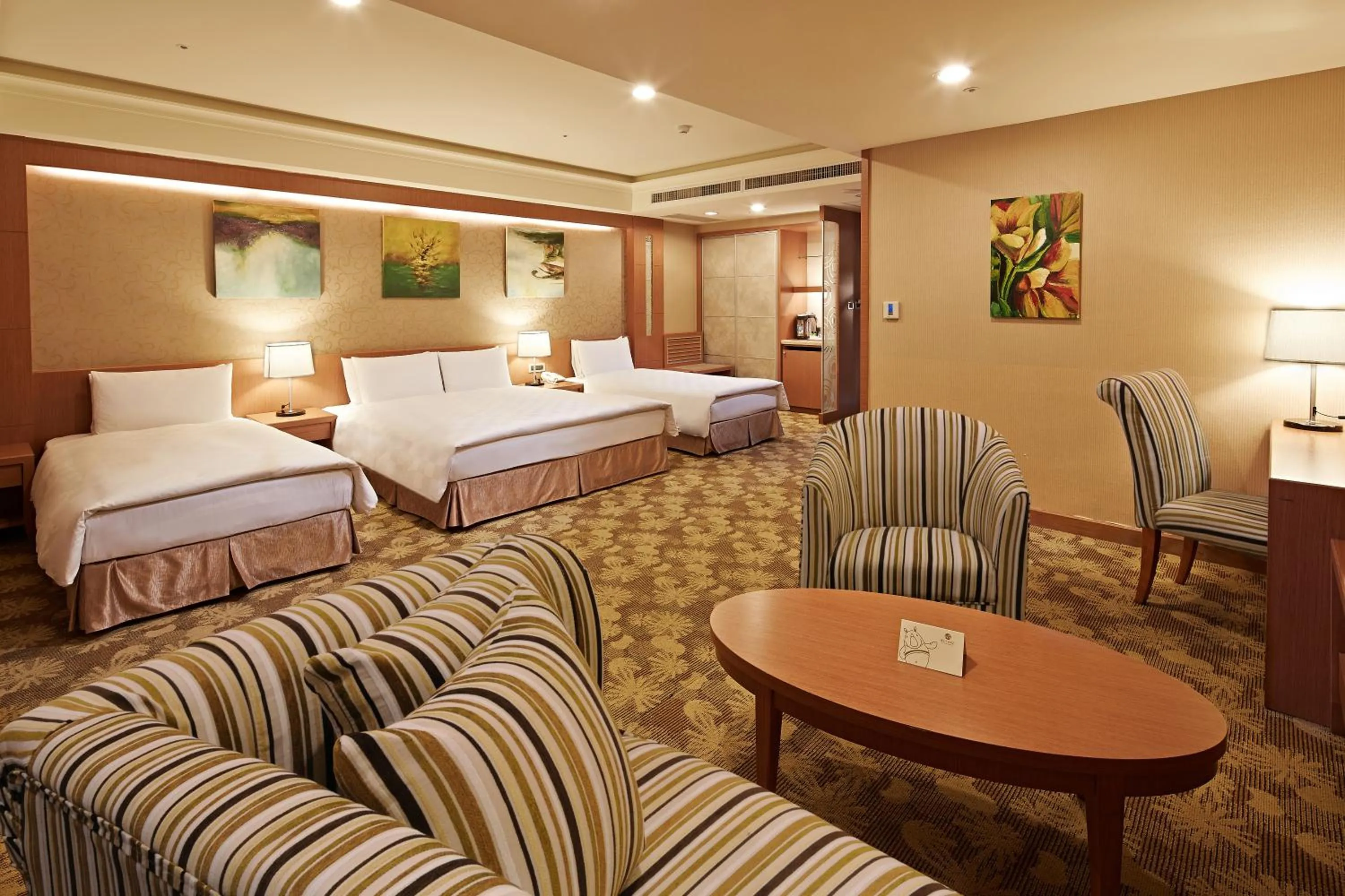 Photo of the whole room, Bed in E-DA Skylark Hotel