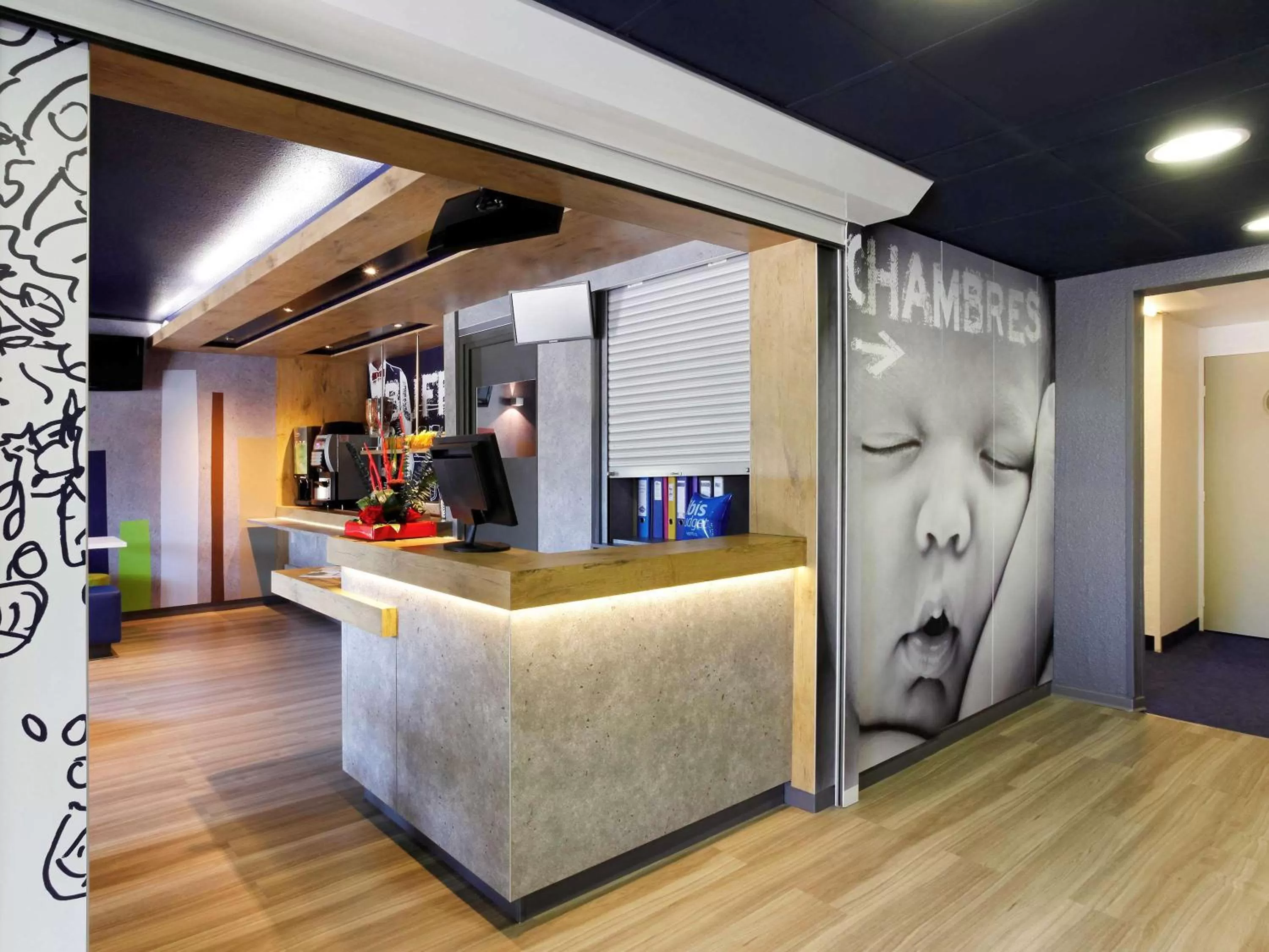Lobby or reception in IBIS Budget Aix en Provence Est Le Canet