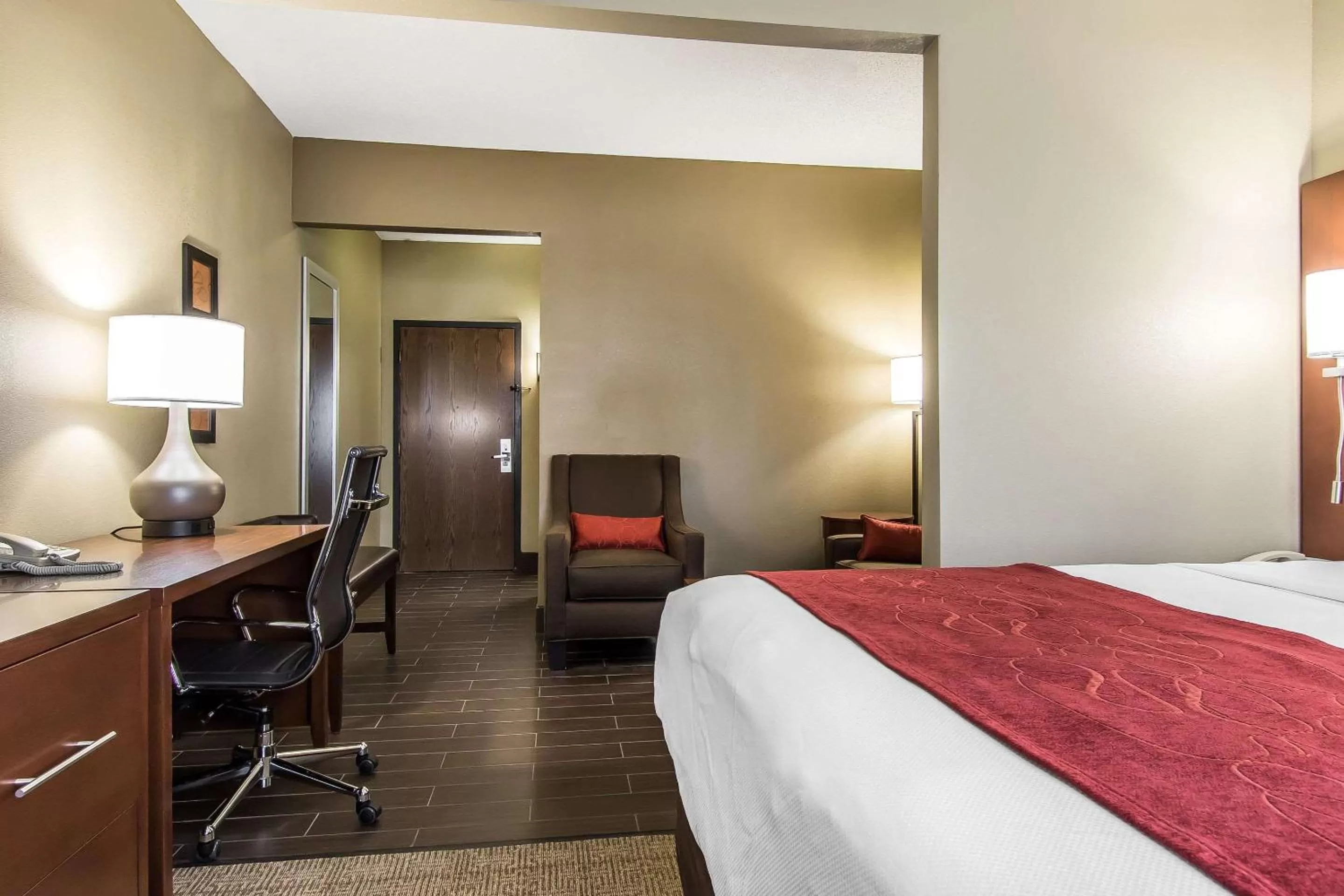 Photo of the whole room, Bed in Comfort Suites Effingham Central