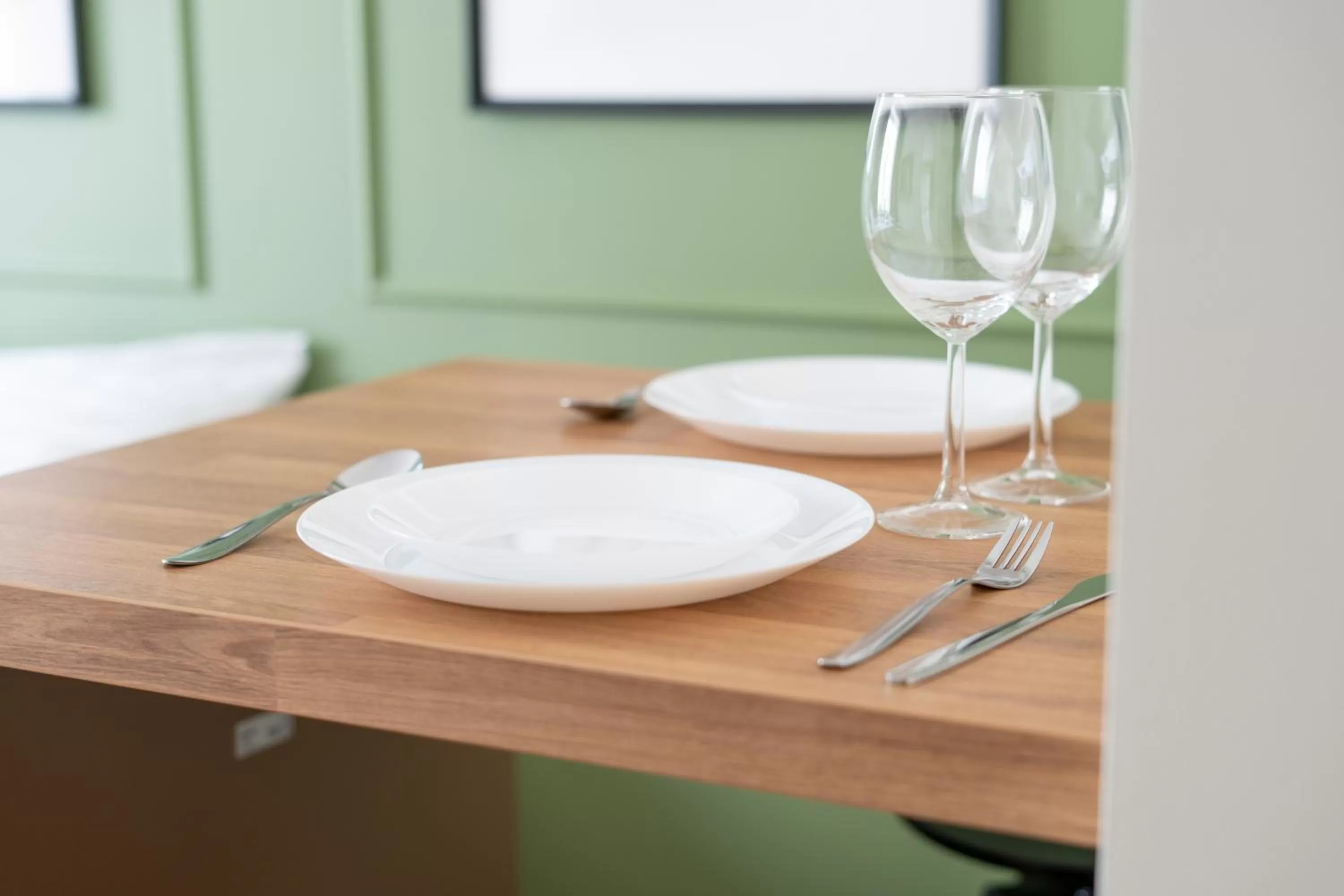 Food and drinks in Oasis Airport Studios by RevalHome