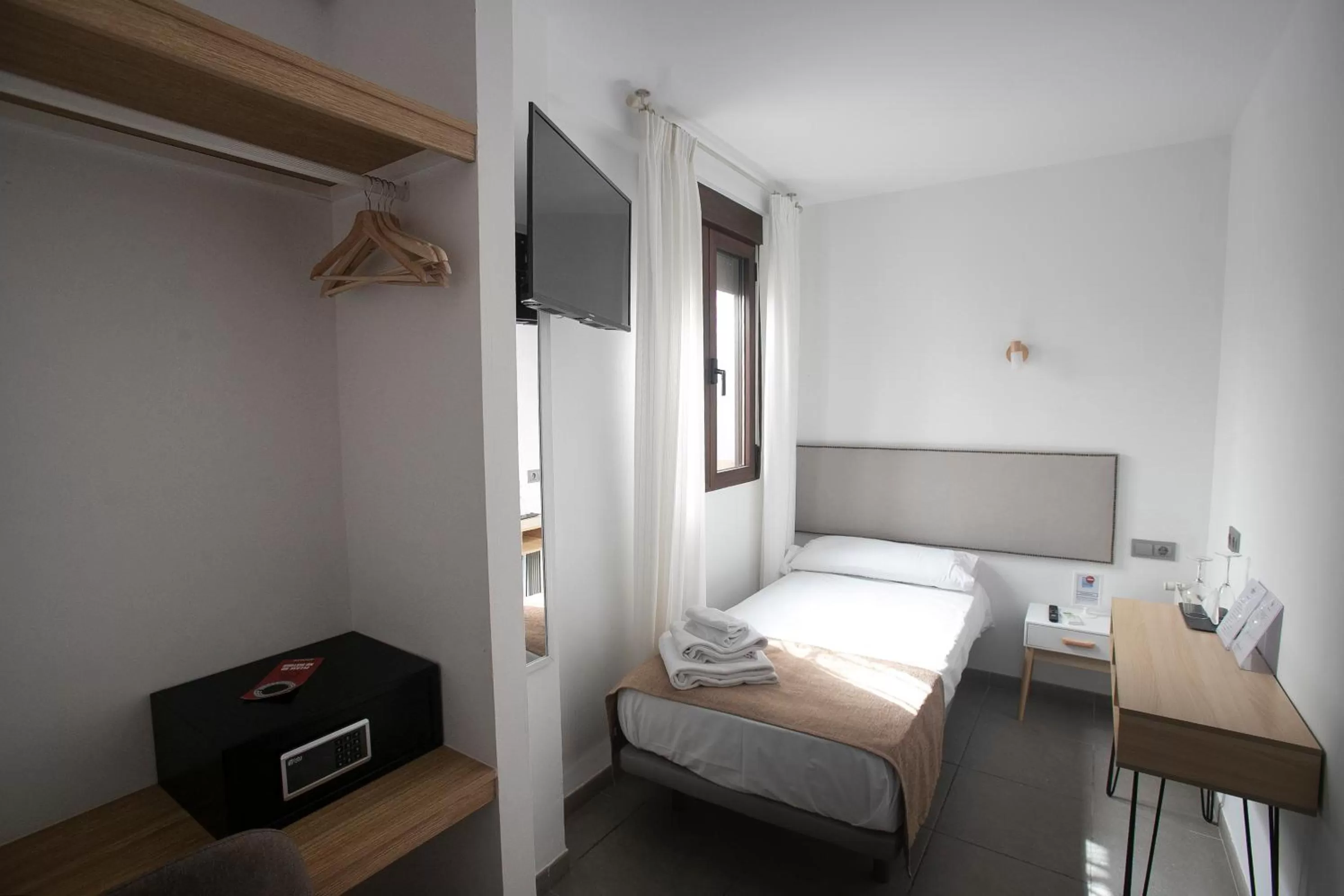 Photo of the whole room, Bed in Vitium Córdoba