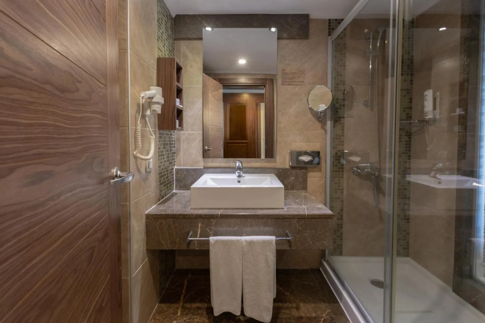 Shower in Kolin Hotel Spa & Convention Center