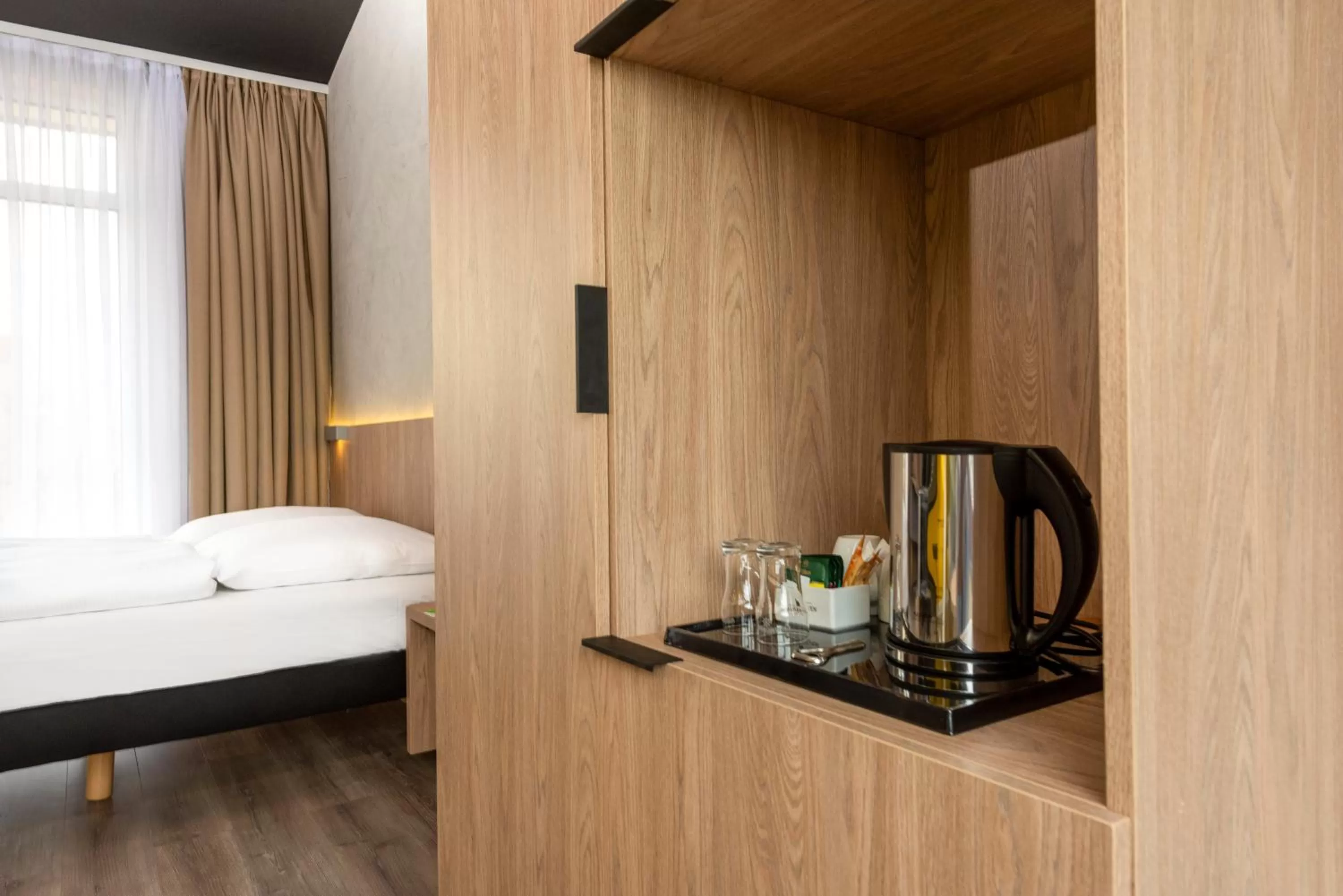 Coffee/tea facilities, Bed in ibis Styles Dresden Neustadt
